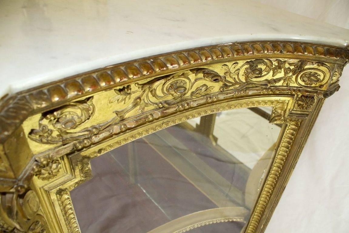 Plaster 18th Century Louis XVI Style Carved Giltwood Low Vitrine with Carrara Marble Top For Sale