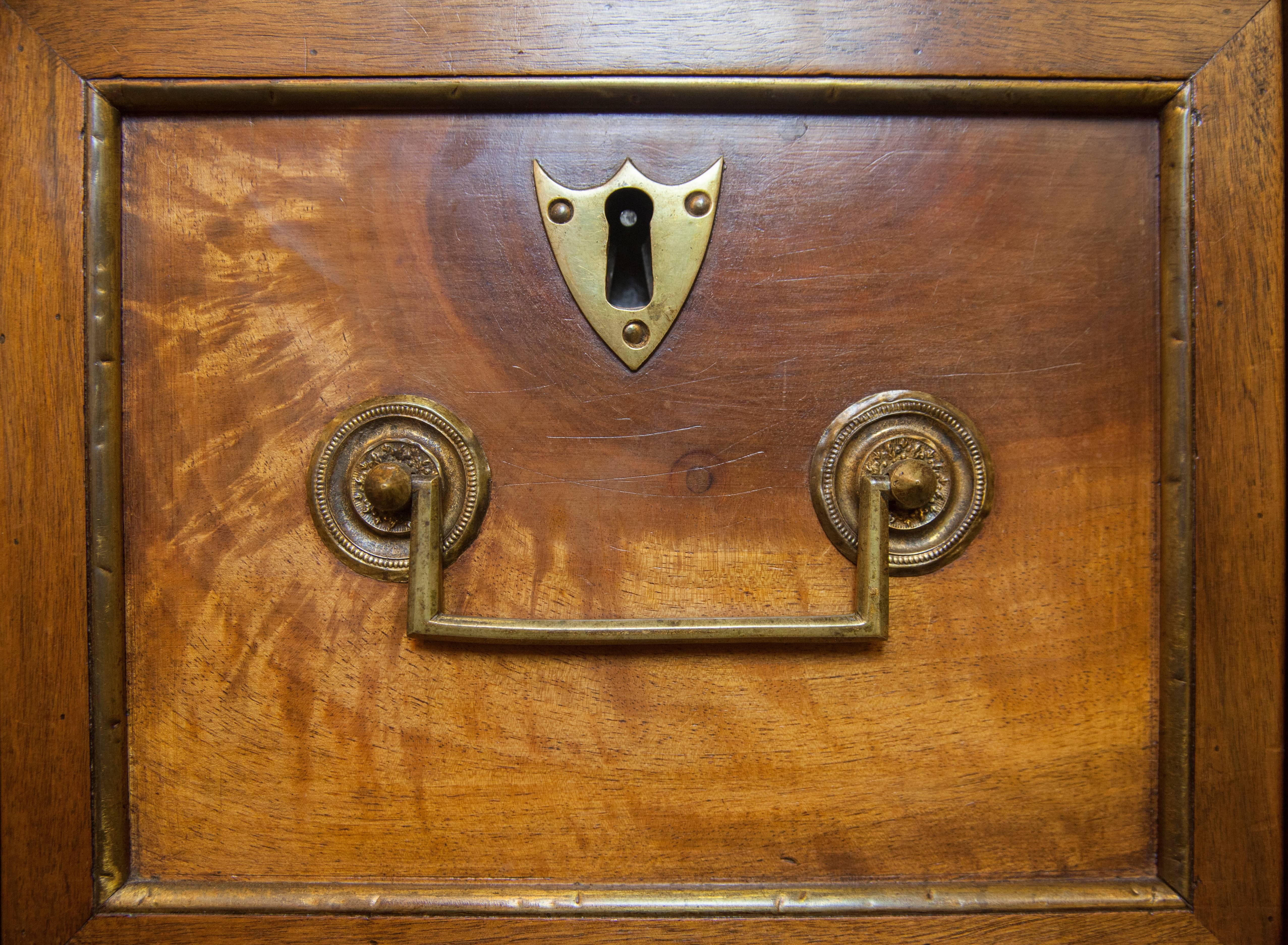 18th Century Louis XVI Style Walnut Commode with Pull Out Secretaire In Excellent Condition In Nashville, TN