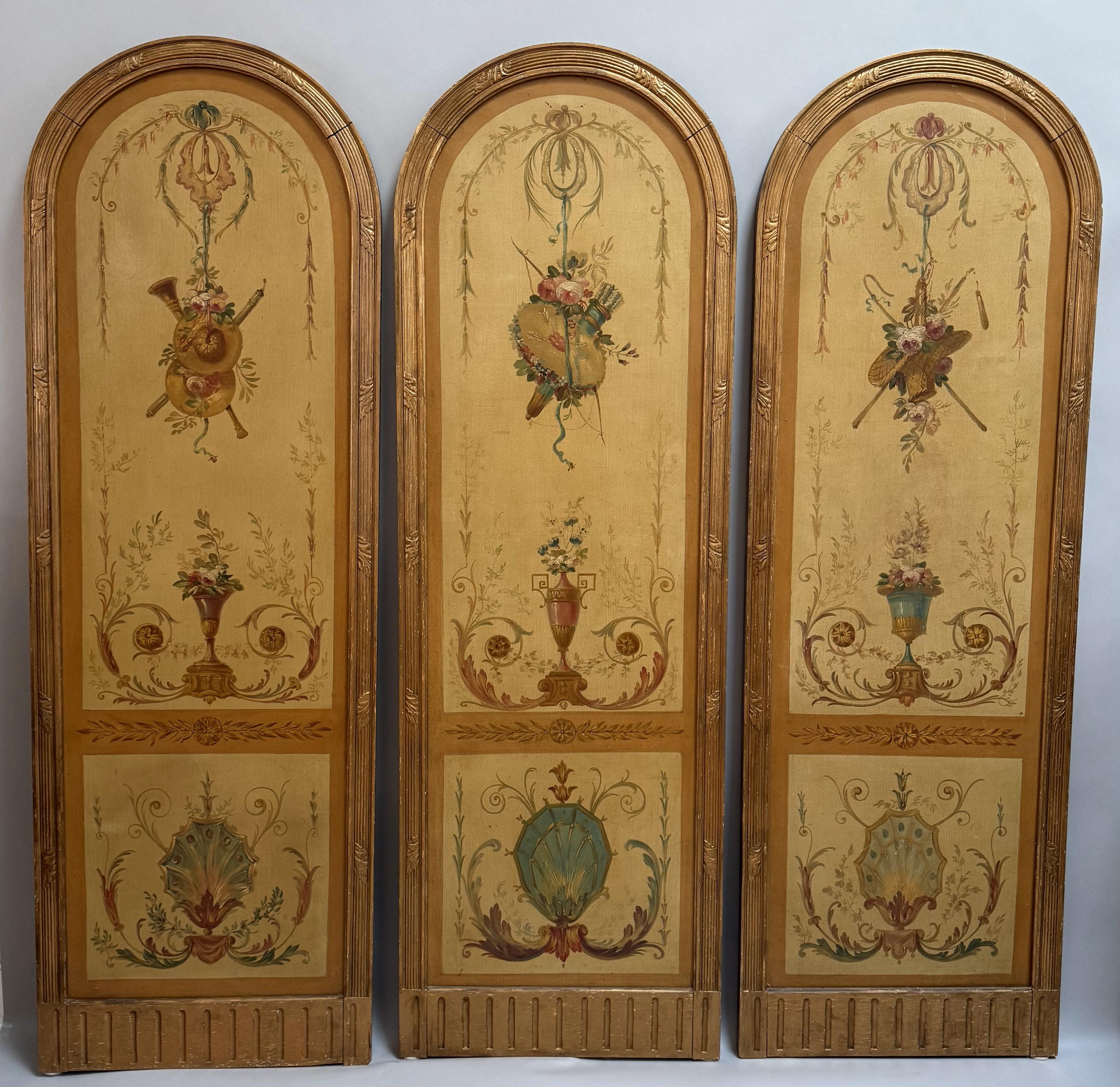 Francese Paravento a tre pannelli ad arco Luigi XVI del XVIII secolo in vendita