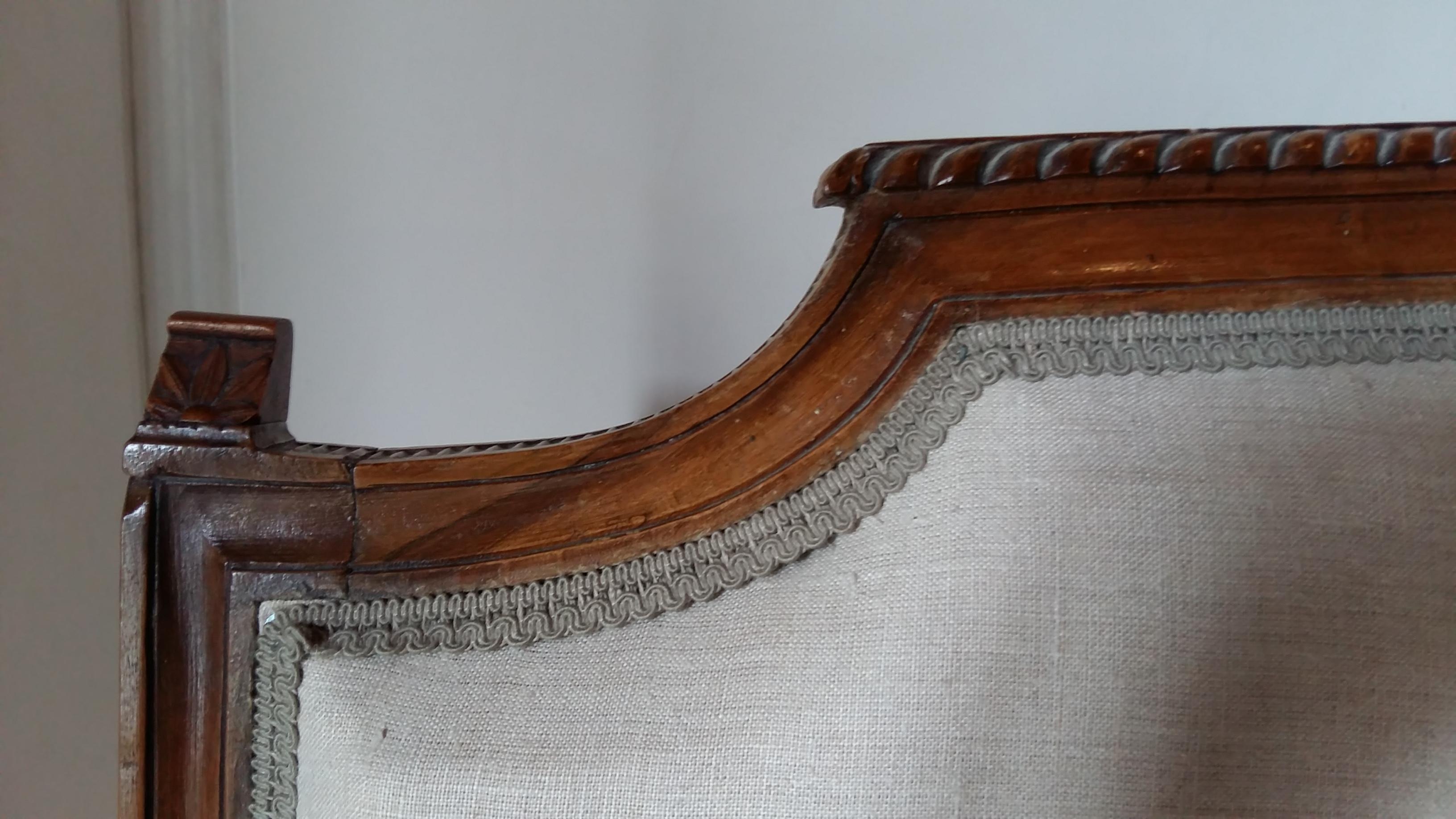 18th Century Louis XVI Walnut Bench, France In Good Condition For Sale In Longueil, FR