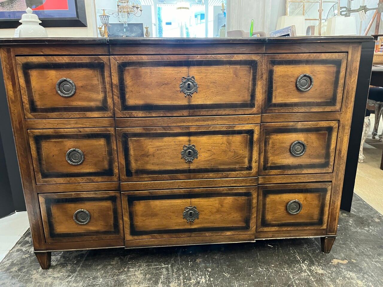 Francese Commode in noce Luigi XVI del XVIII secolo in vendita
