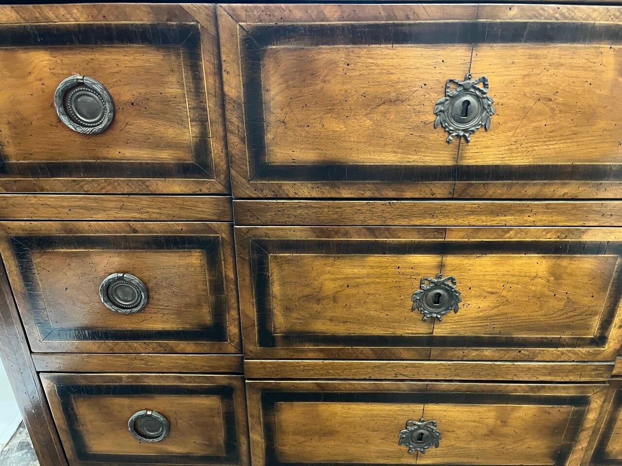 Commode in noce Luigi XVI del XVIII secolo In condizioni buone in vendita a Houston, TX