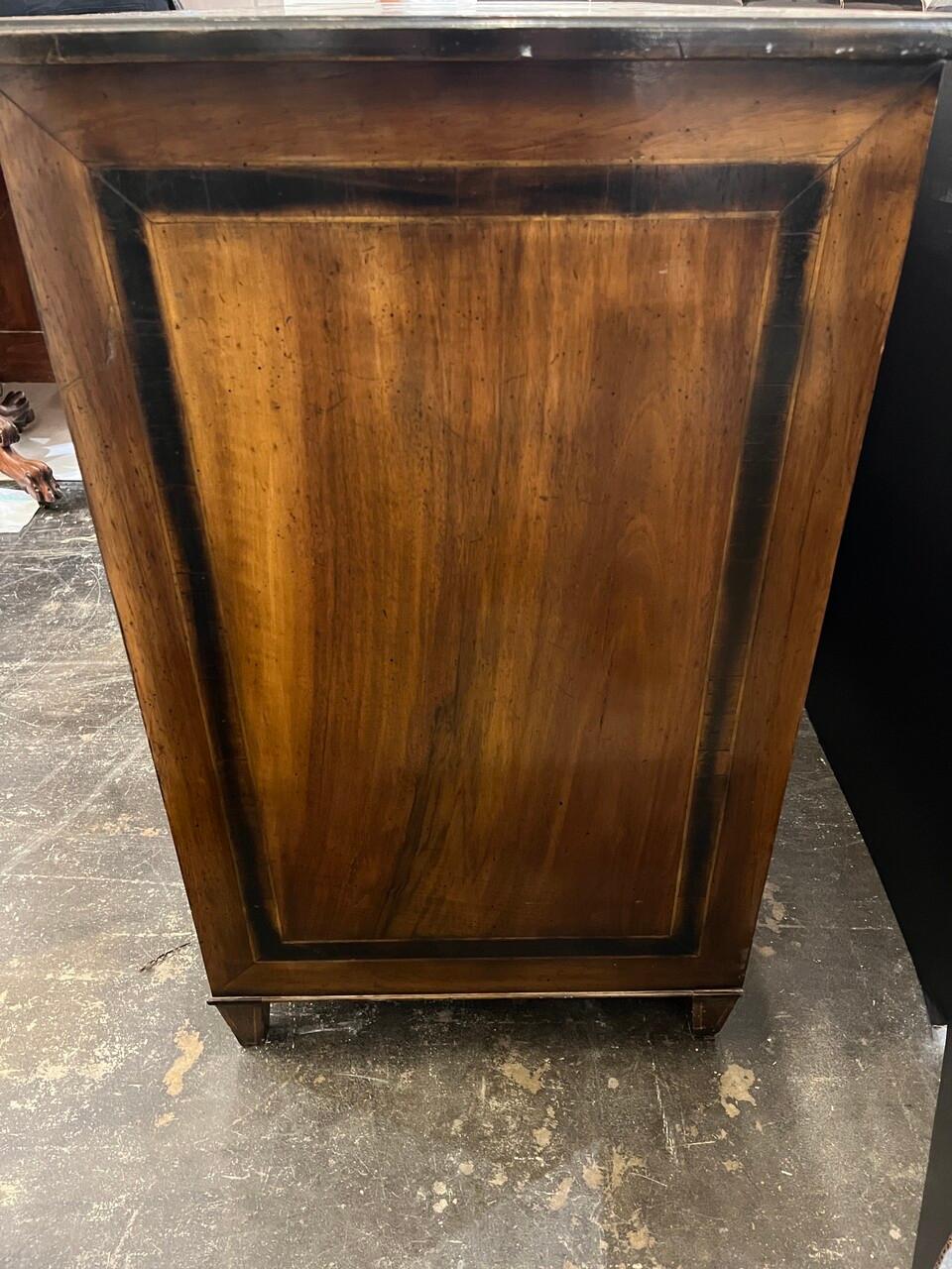 Fino al XVIII secolo Commode in noce Luigi XVI del XVIII secolo in vendita