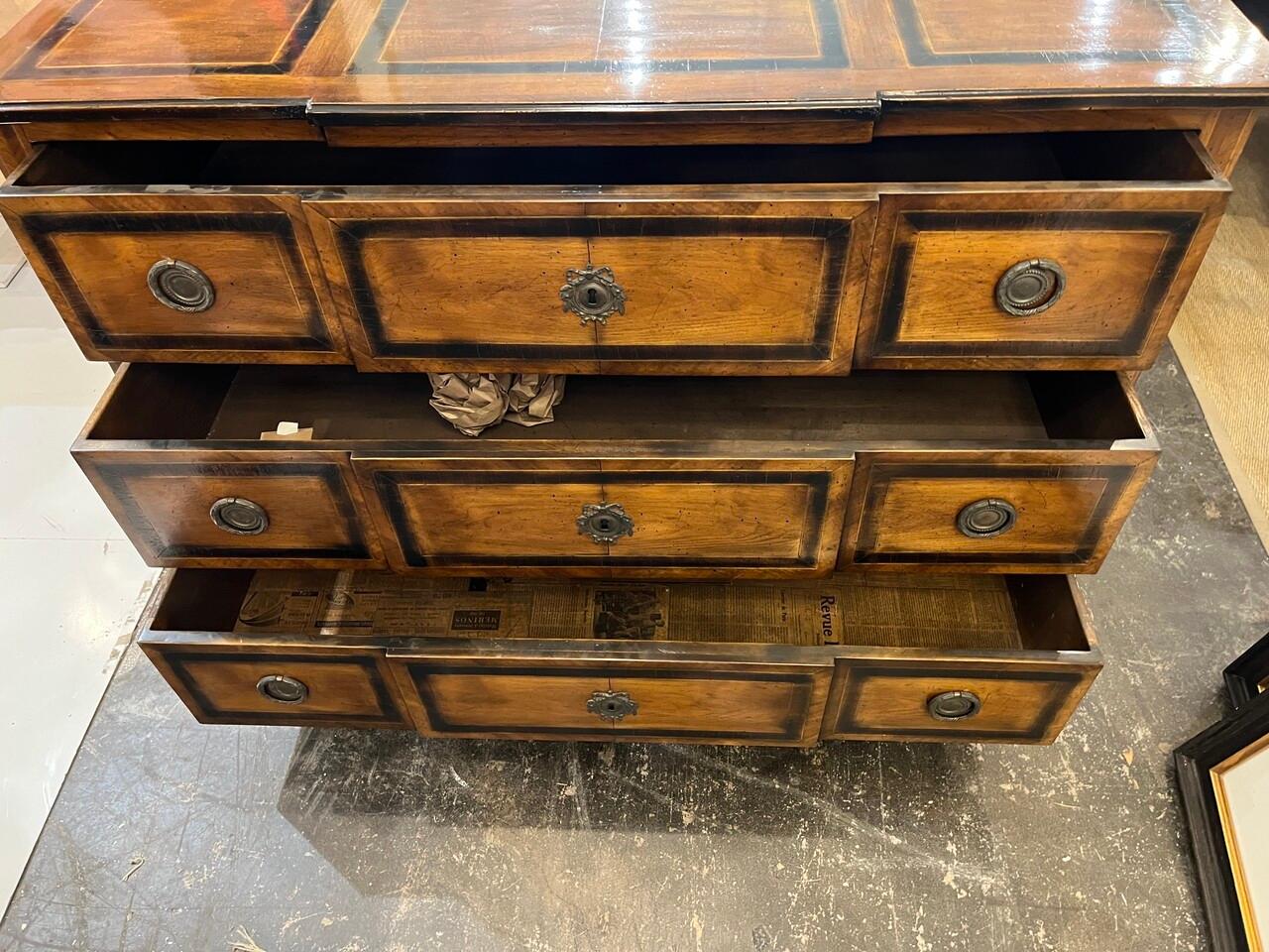Legno Commode in noce Luigi XVI del XVIII secolo in vendita