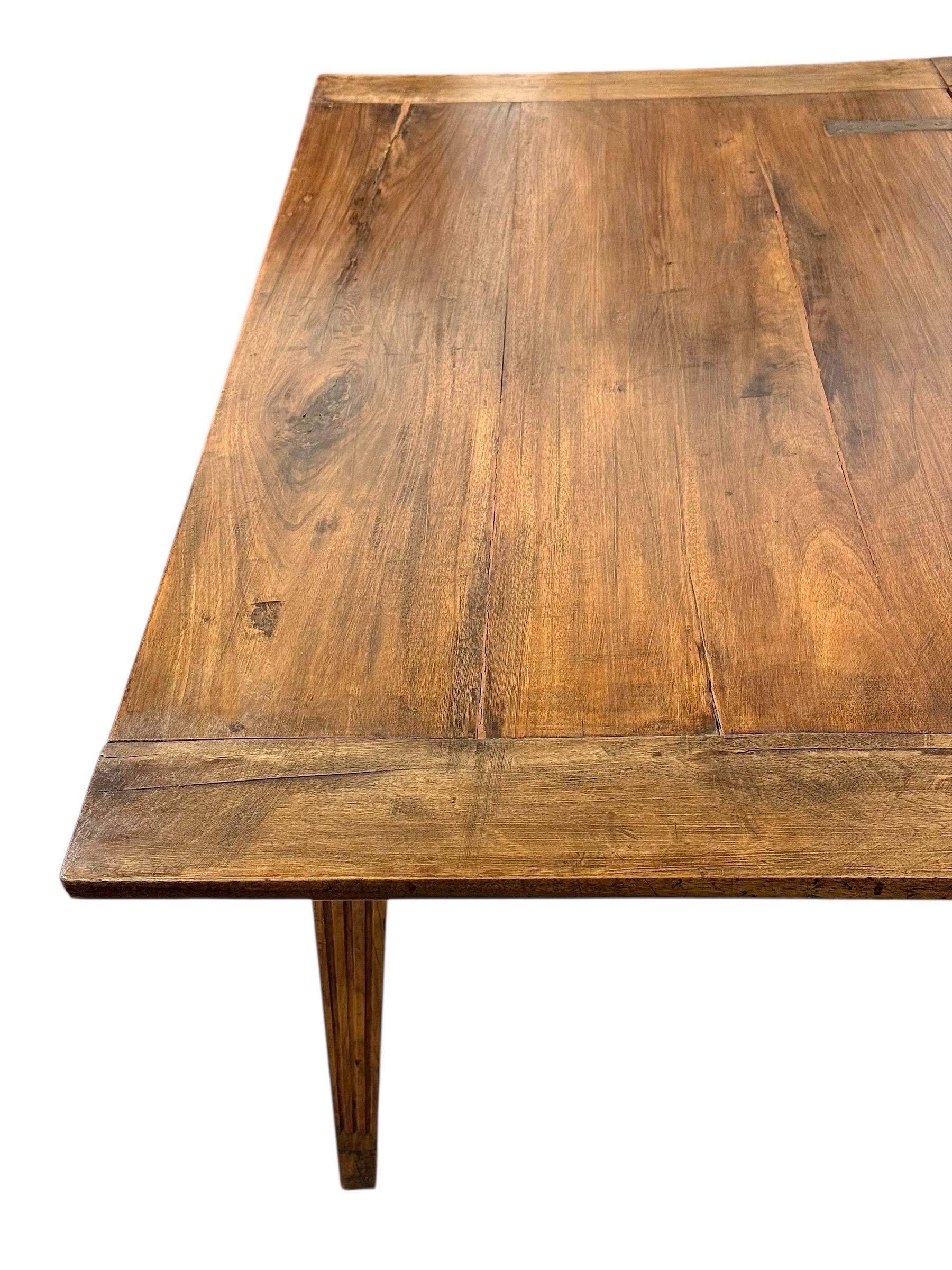 18th Century Louis XVI Walnut Table with Fluted Carvings For Sale 6