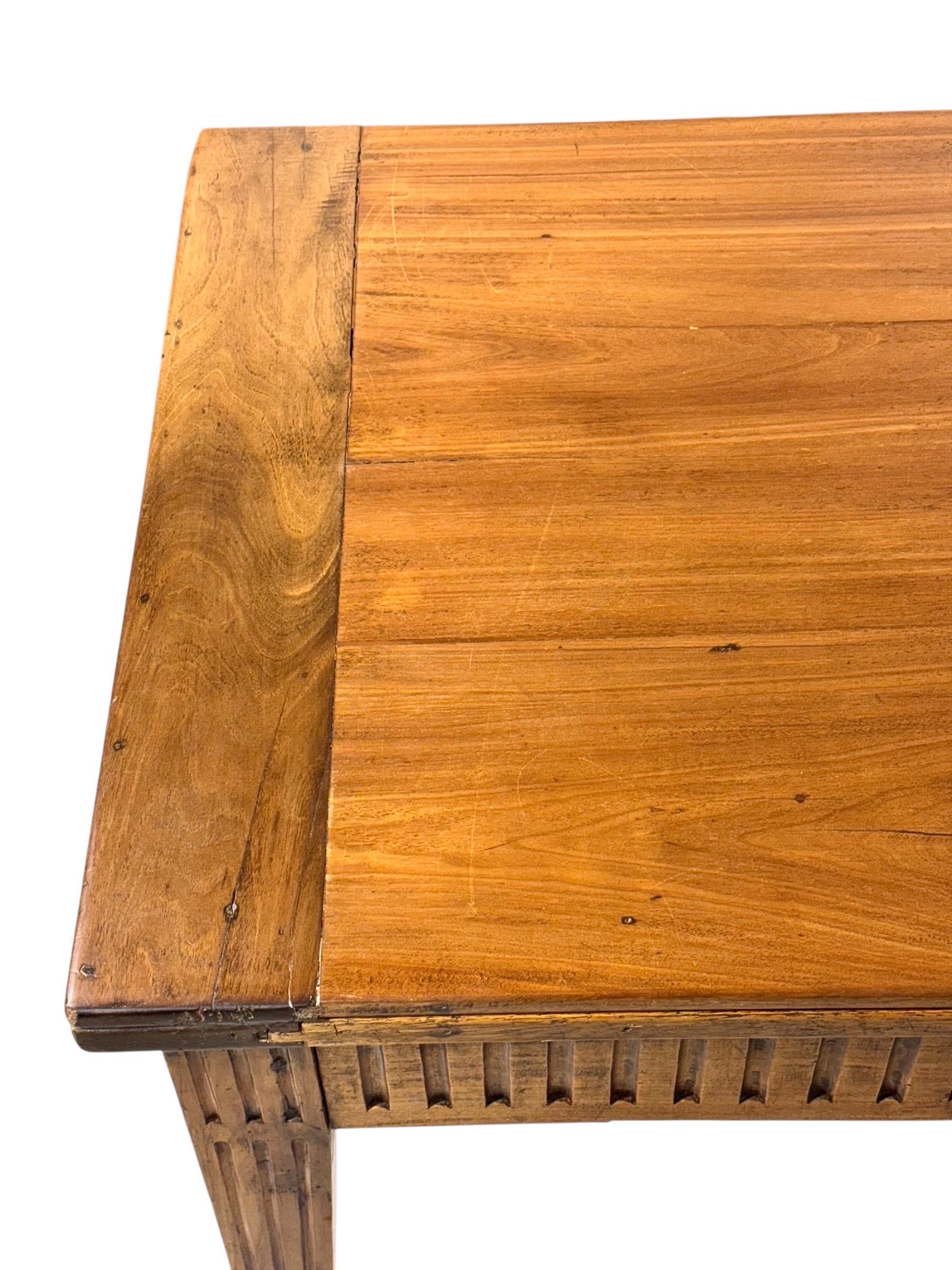 18th Century Louis XVI Walnut Table with Fluted Carvings For Sale 7