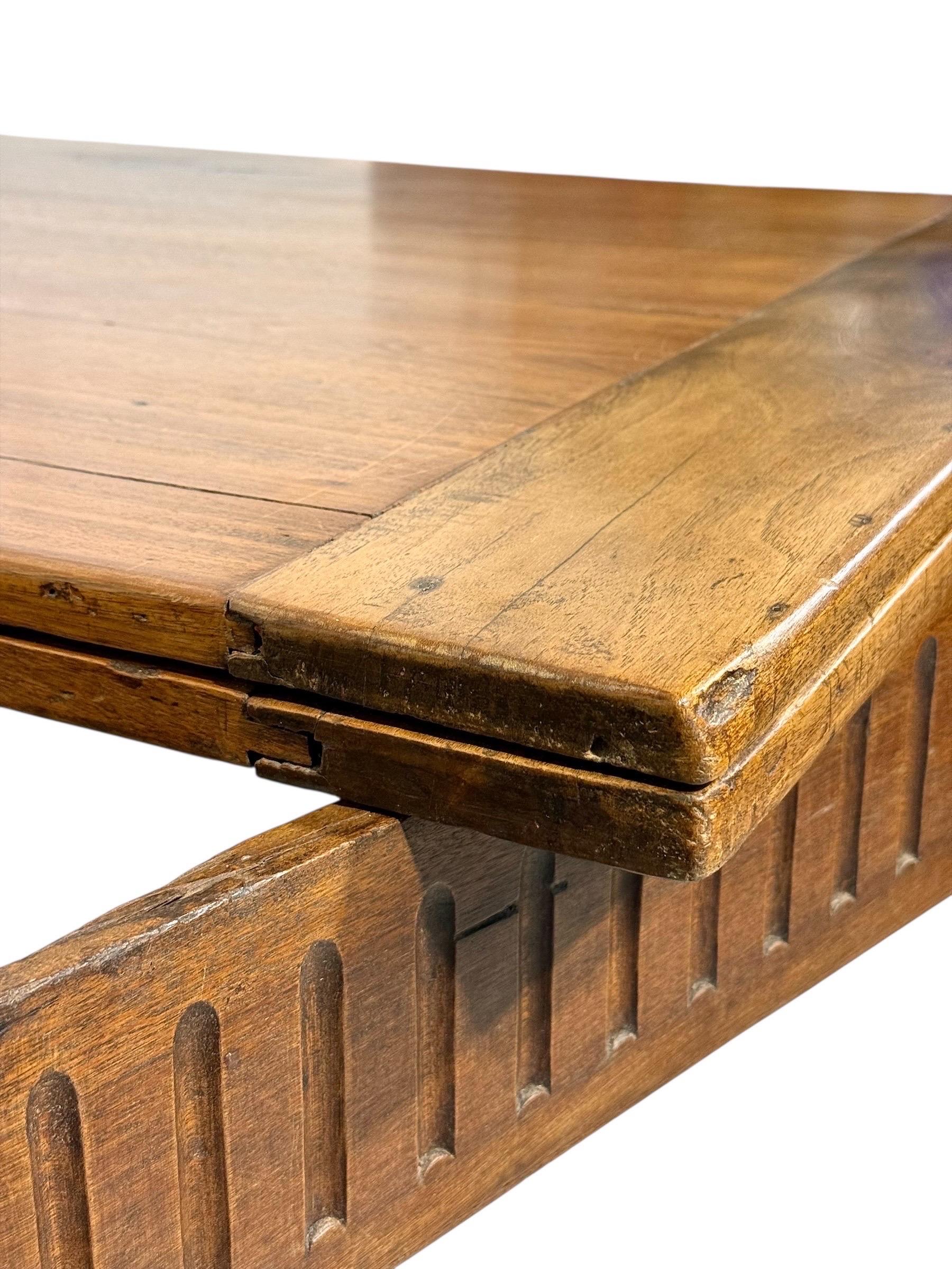 Hand-Carved 18th Century Louis XVI Walnut Table with Fluted Carvings For Sale