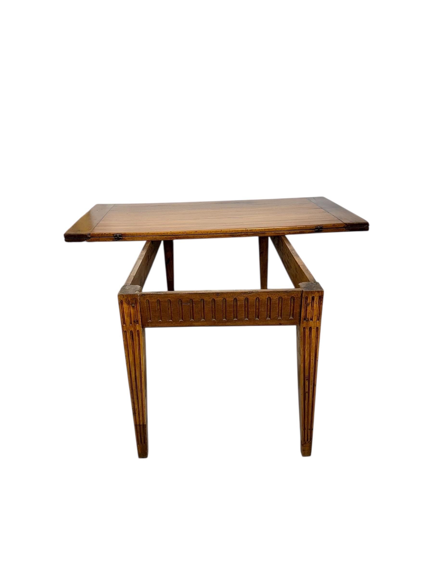 18th Century Louis XVI Walnut Table with Fluted Carvings For Sale 1