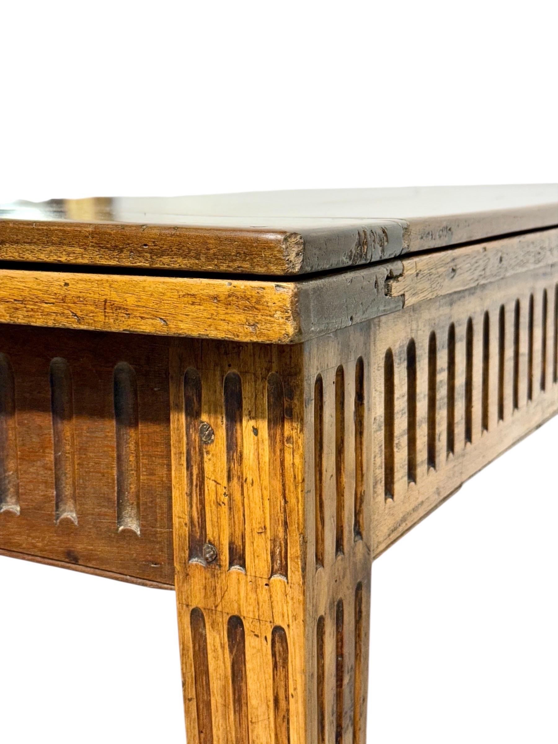 18th Century Louis XVI Walnut Table with Fluted Carvings For Sale 2