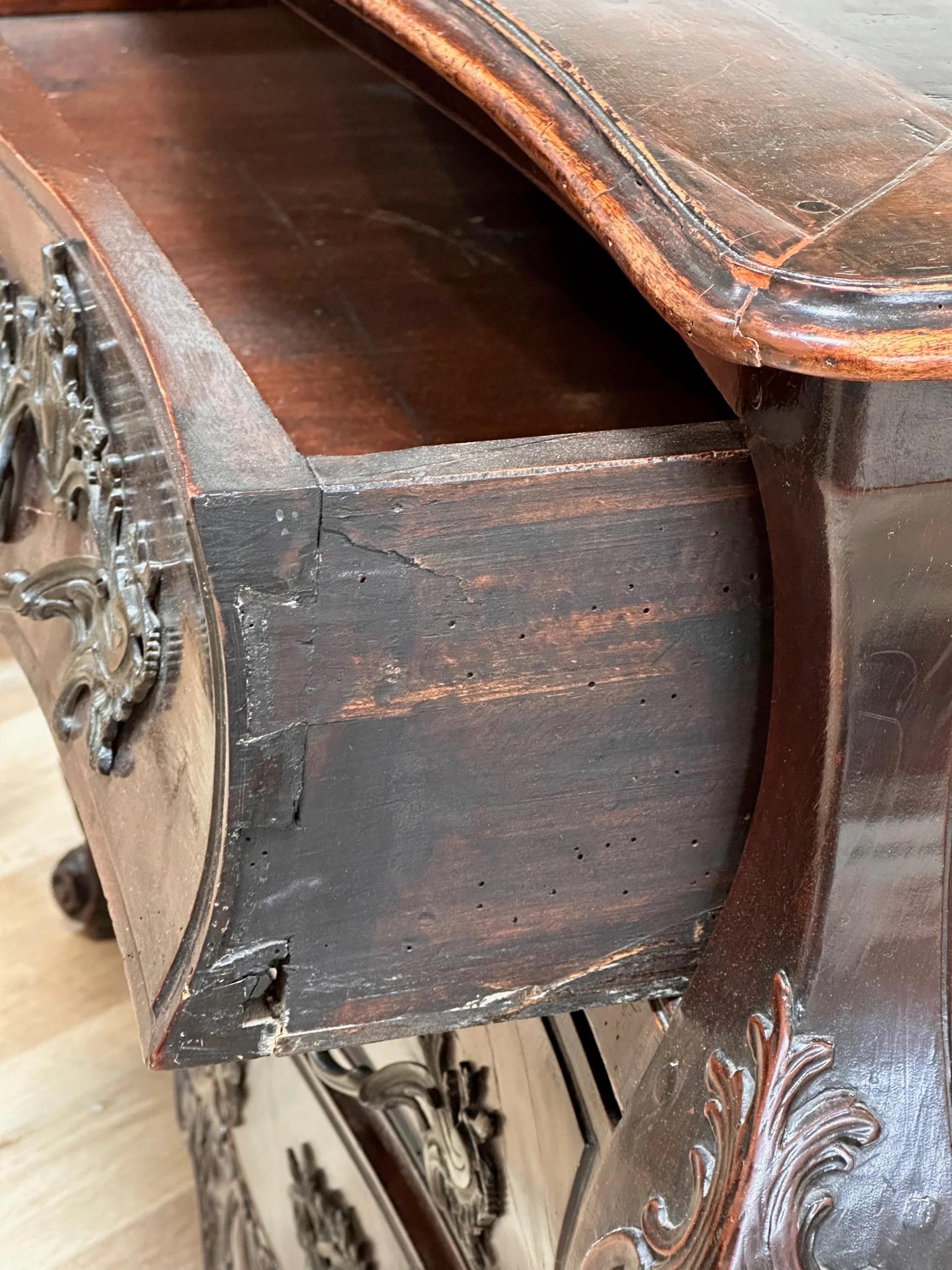 18th Century Louise XV French Walnut Bombe Commode In Good Condition For Sale In Charlottesville, VA
