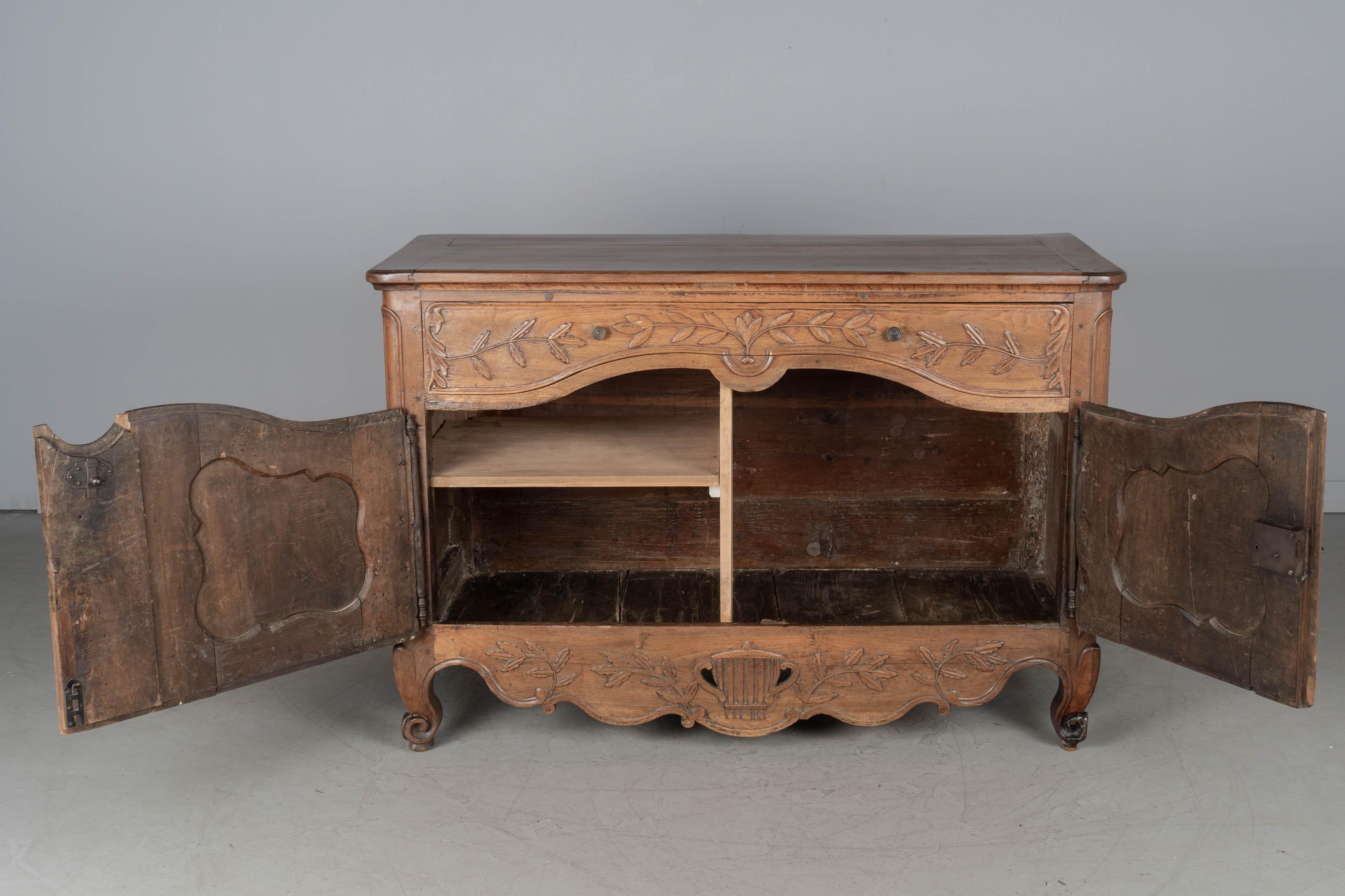 18th Century Louix XV French Provençal Buffet or Sideboard In Good Condition For Sale In Winter Park, FL