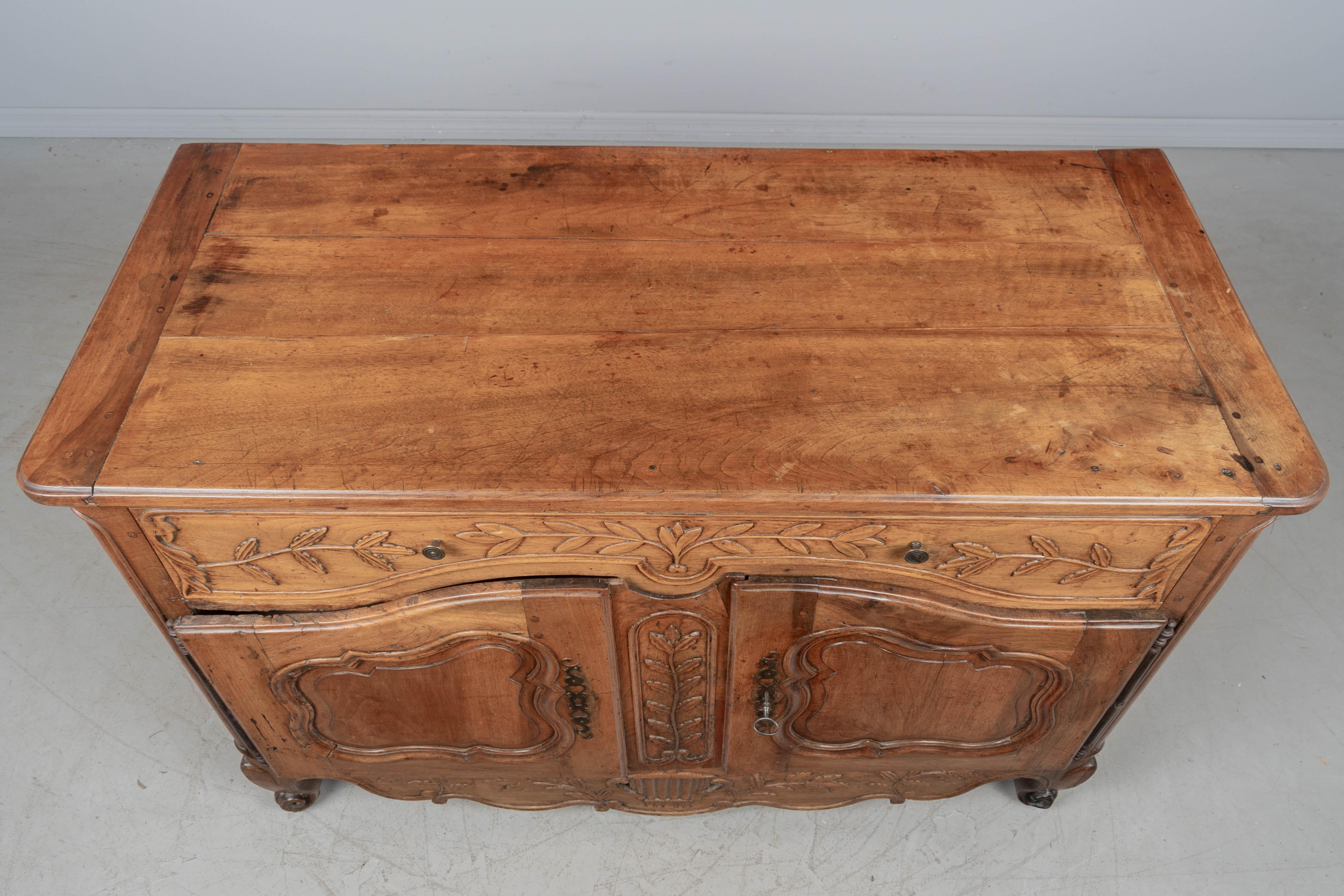 18th Century Louix XV French Provençal Buffet or Sideboard For Sale 3