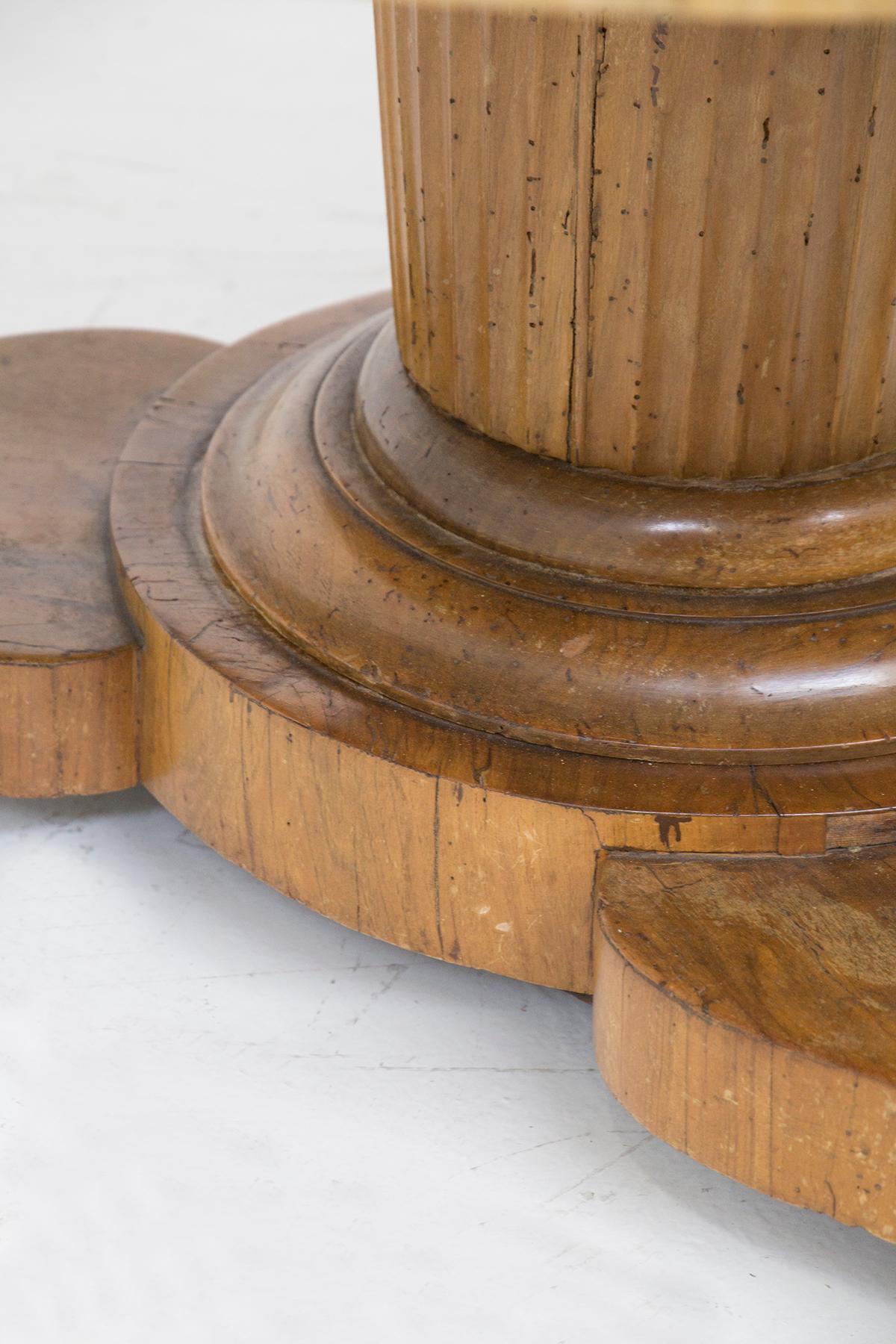 Noyer Table ronde Lucchese Empire du XVIIIe siècle en noyer en vente