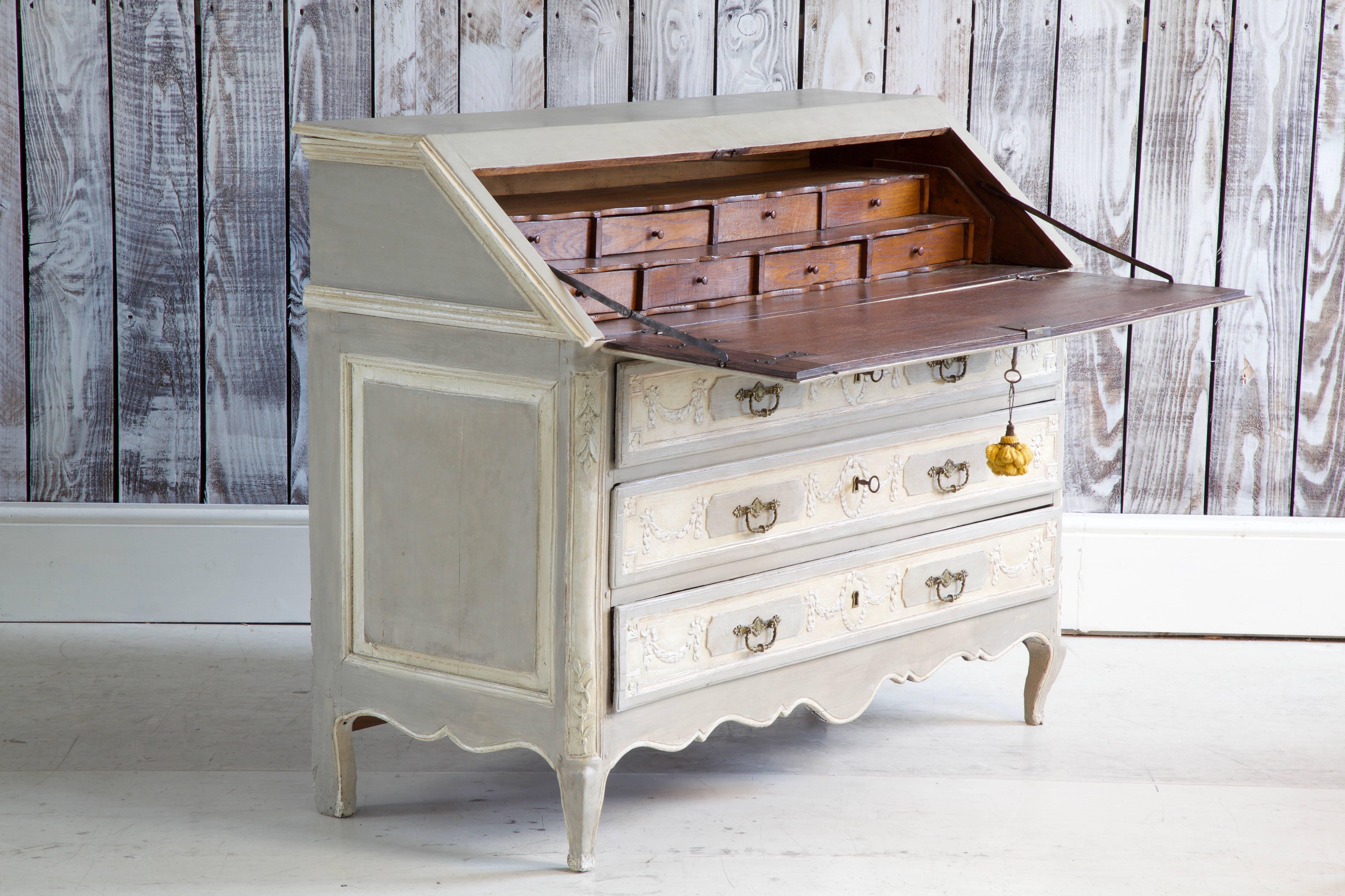 18th Century French Painted Writing Desk In Good Condition In London, Park Royal