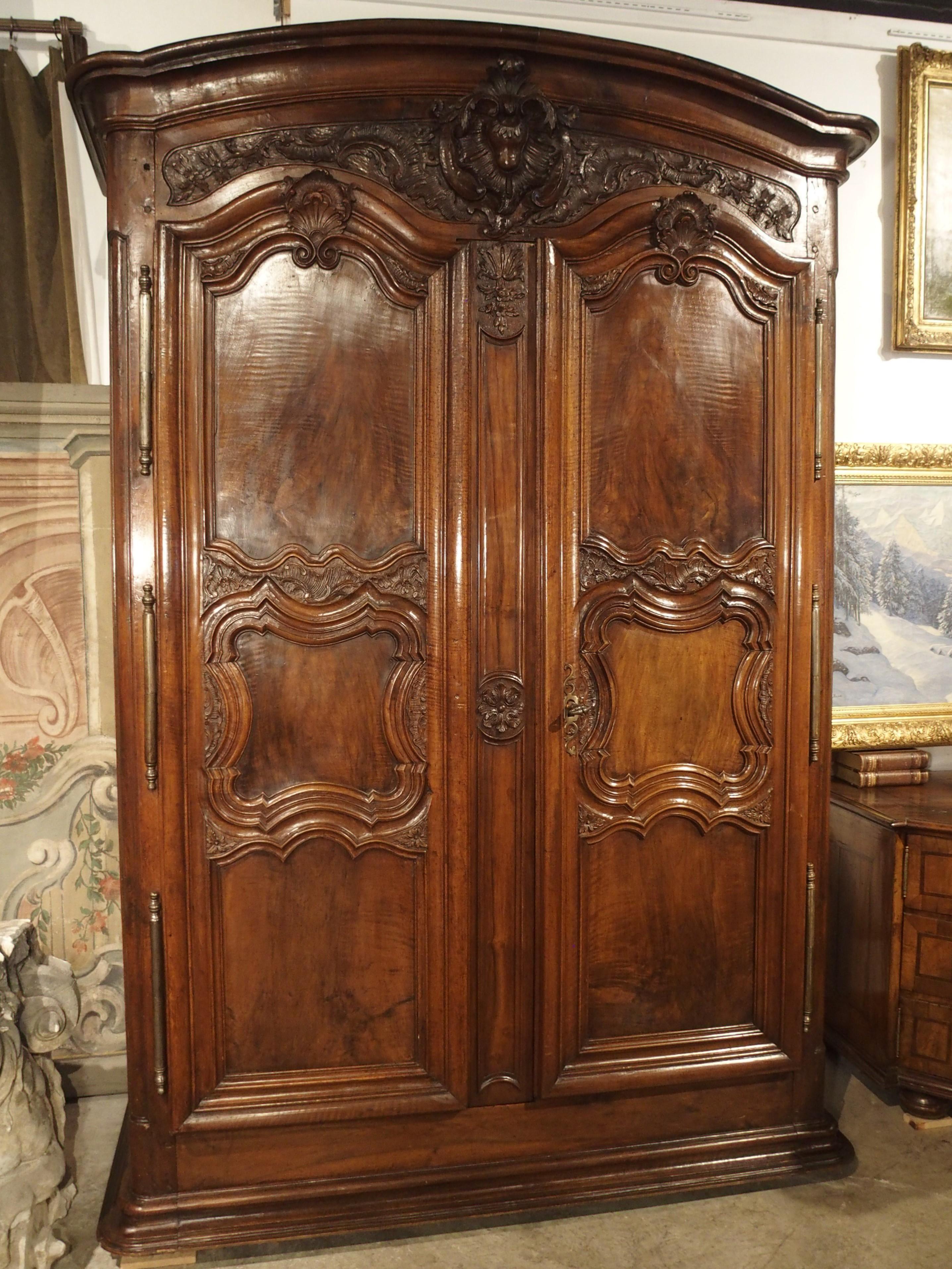 18th Century Lyonnaise Armoire in Carved Walnut Wood 6