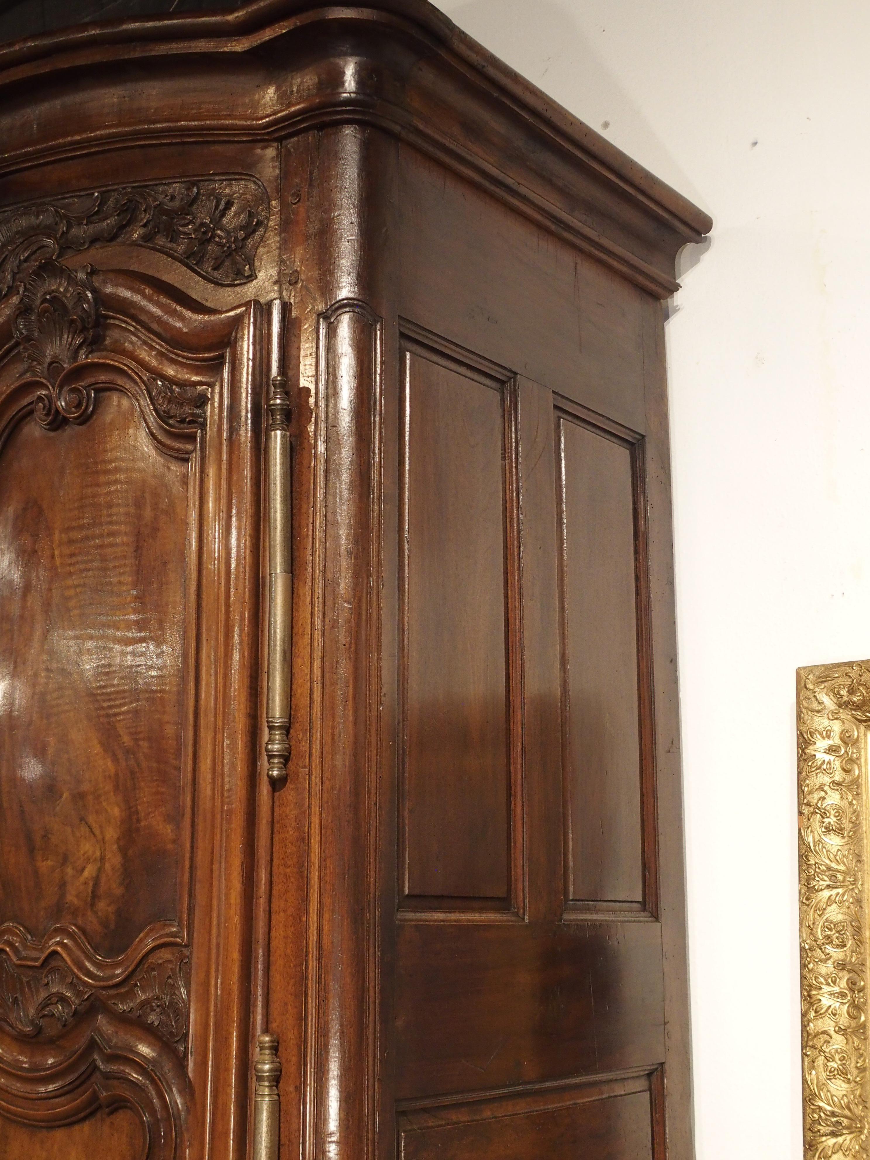 18th Century Lyonnaise Armoire in Carved Walnut Wood 10