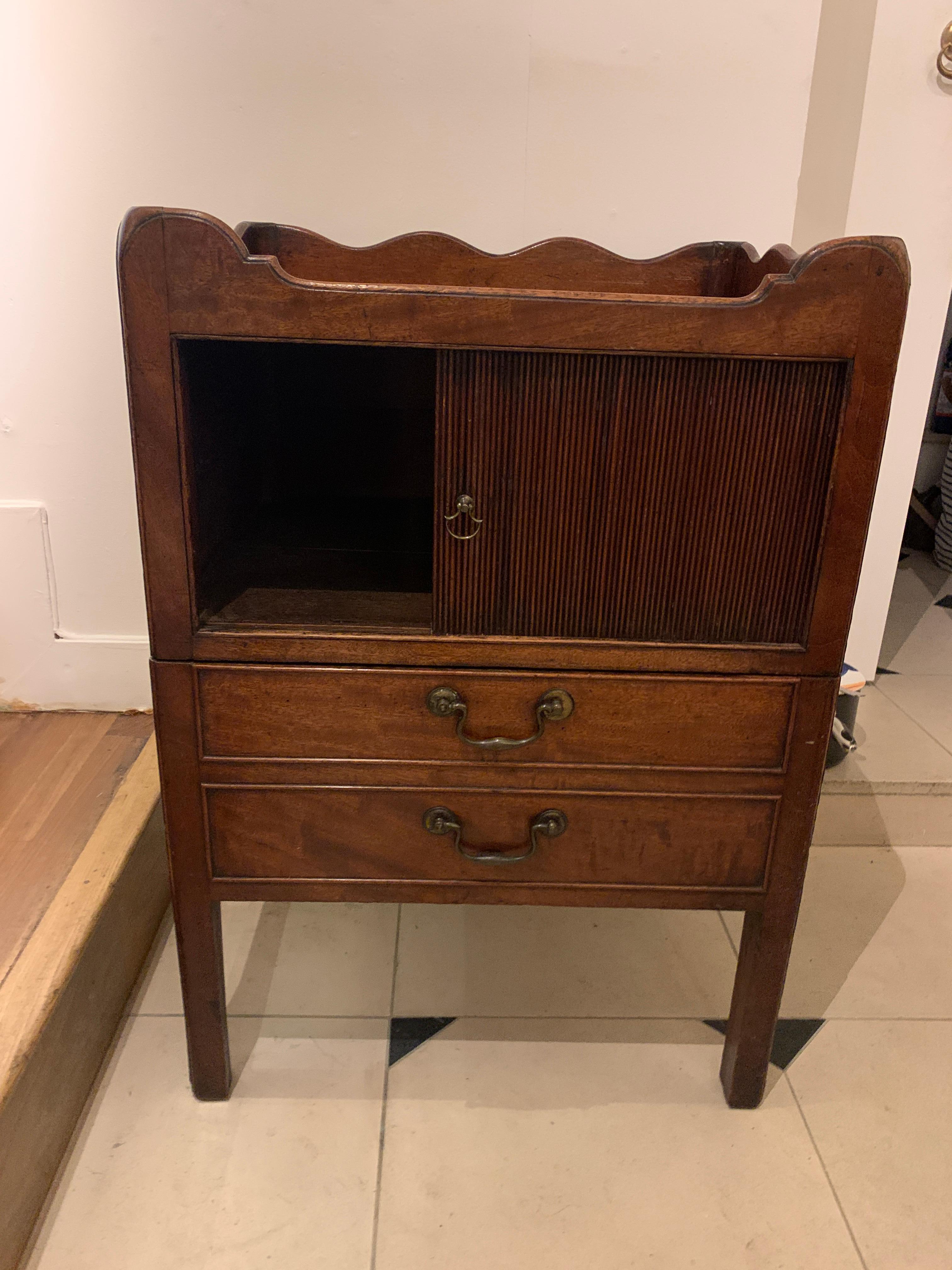 18th Century Mahogany Bedside Cabinet/Commode In Good Condition For Sale In Lincoln, GB