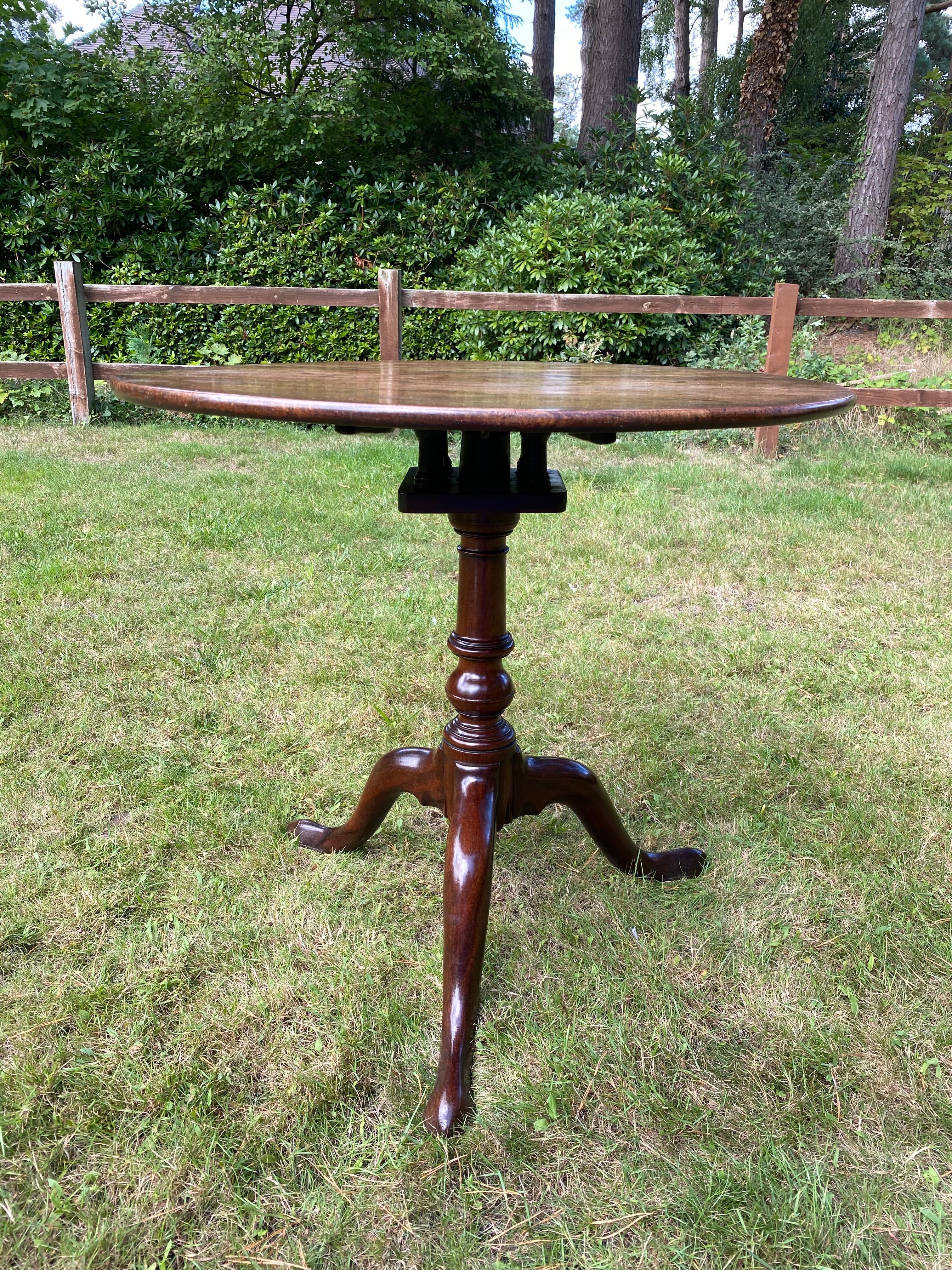 A well-proportioned 18th century mahogany tripod table with birdcage mechanism on pad feet, in completely original condition.

Good color and patina,

circa 1770.