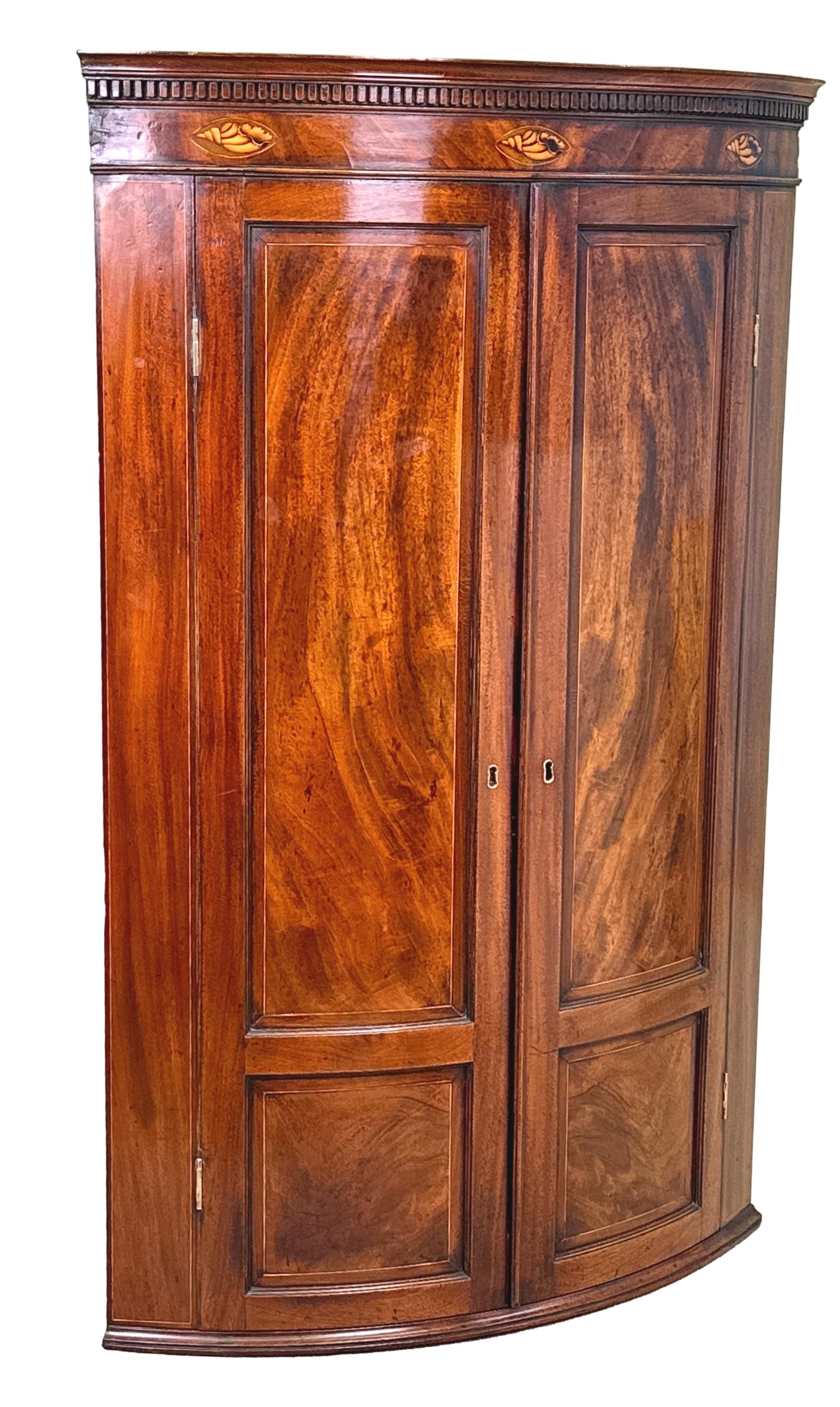 Georgiano Credenza ad angolo ad arco in mogano del XVIII secolo in vendita