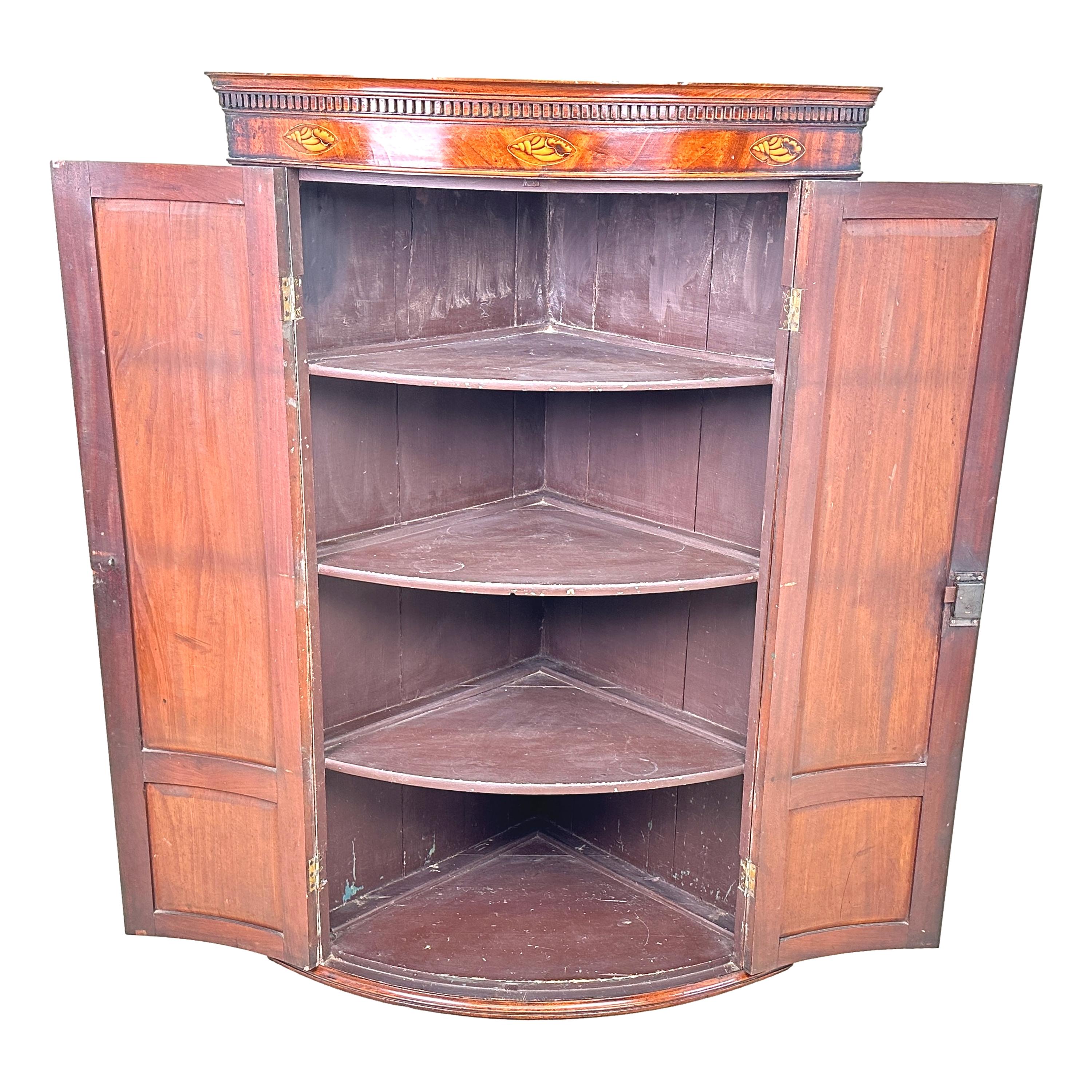Mogano Credenza ad angolo ad arco in mogano del XVIII secolo in vendita