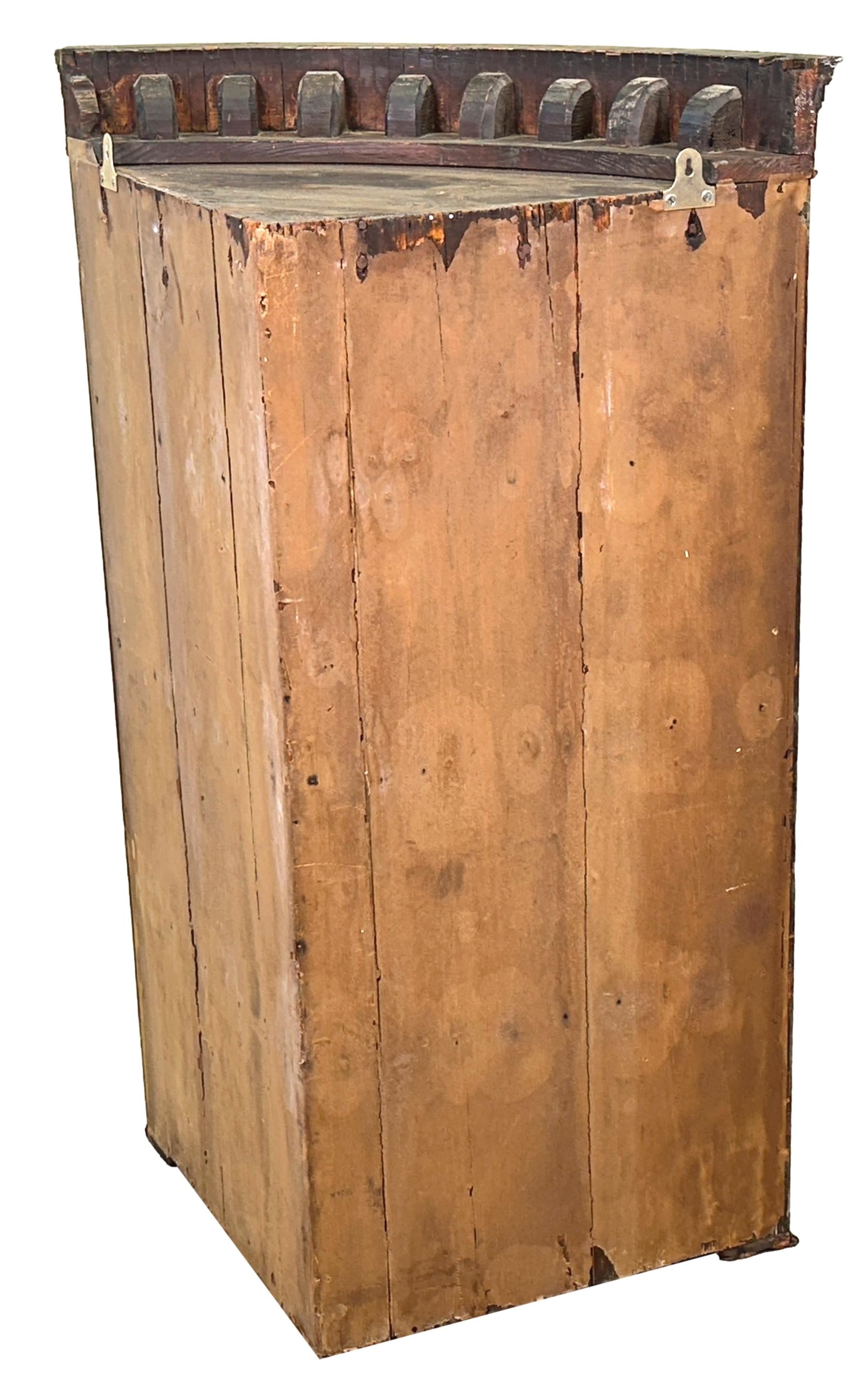 Credenza ad angolo ad arco in mogano del XVIII secolo in vendita 2
