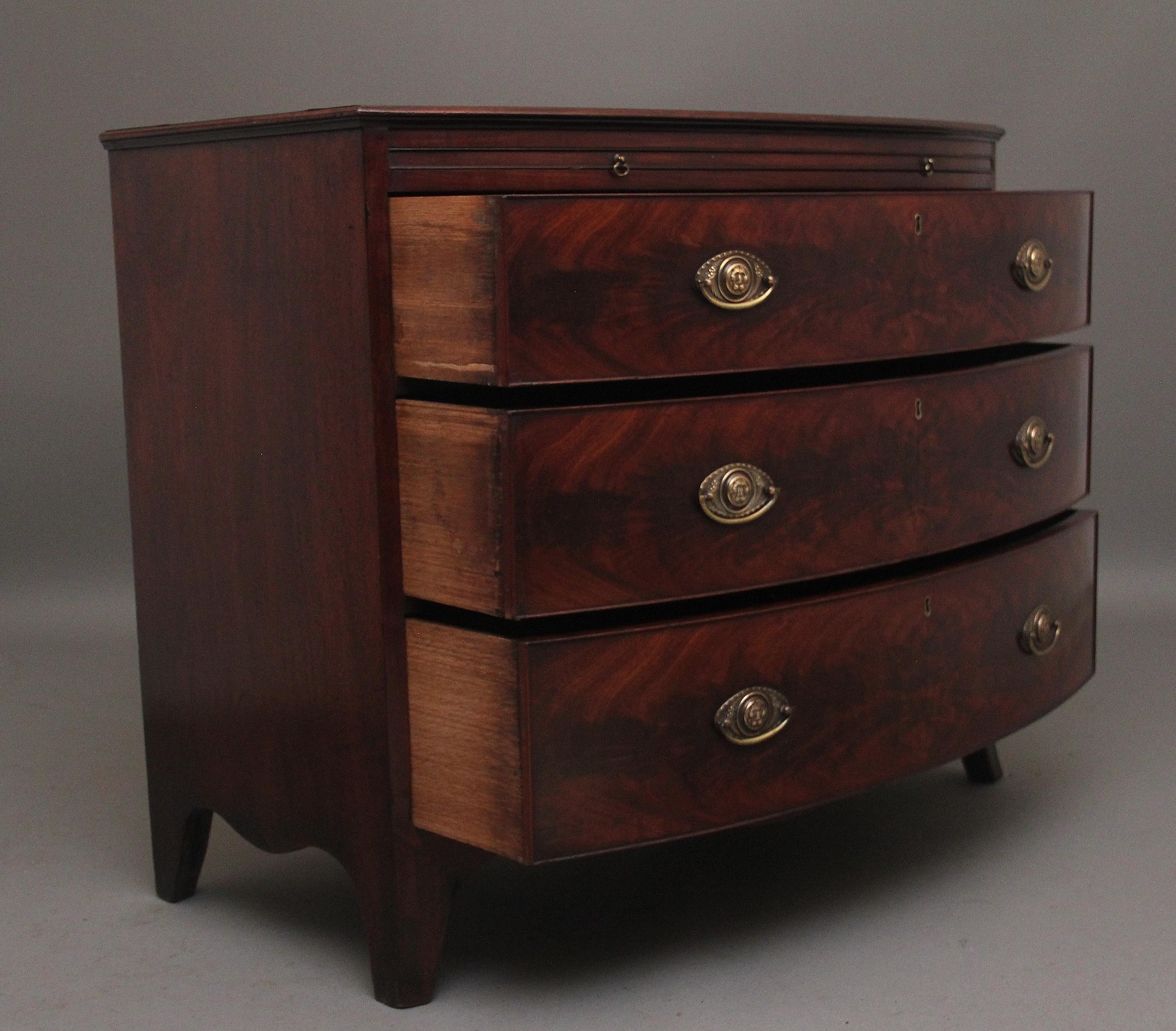 18th Century mahogany bowfront chest of drawers In Good Condition For Sale In Martlesham, GB