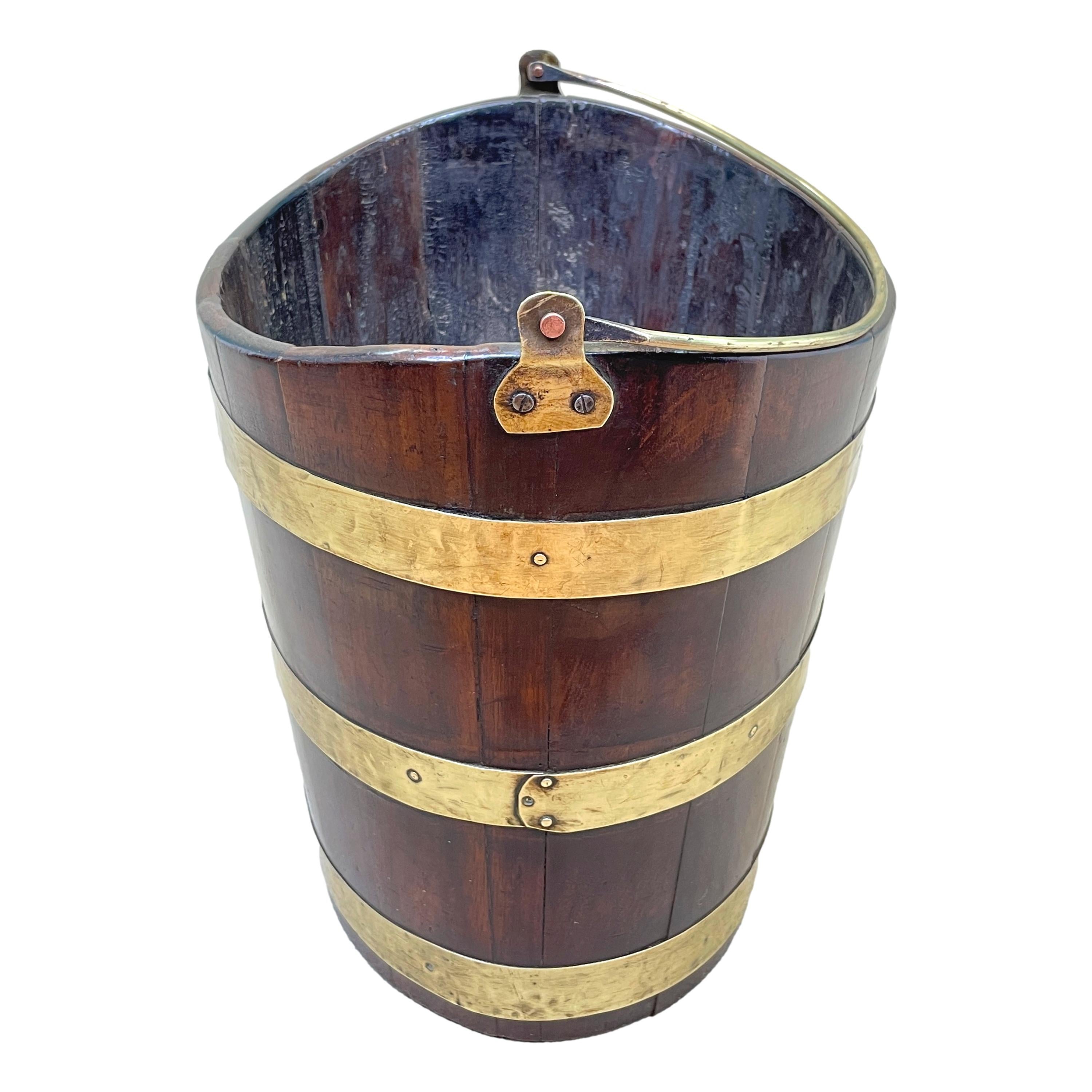 18th Century Mahogany & Brass Bucket In Good Condition For Sale In Bedfordshire, GB