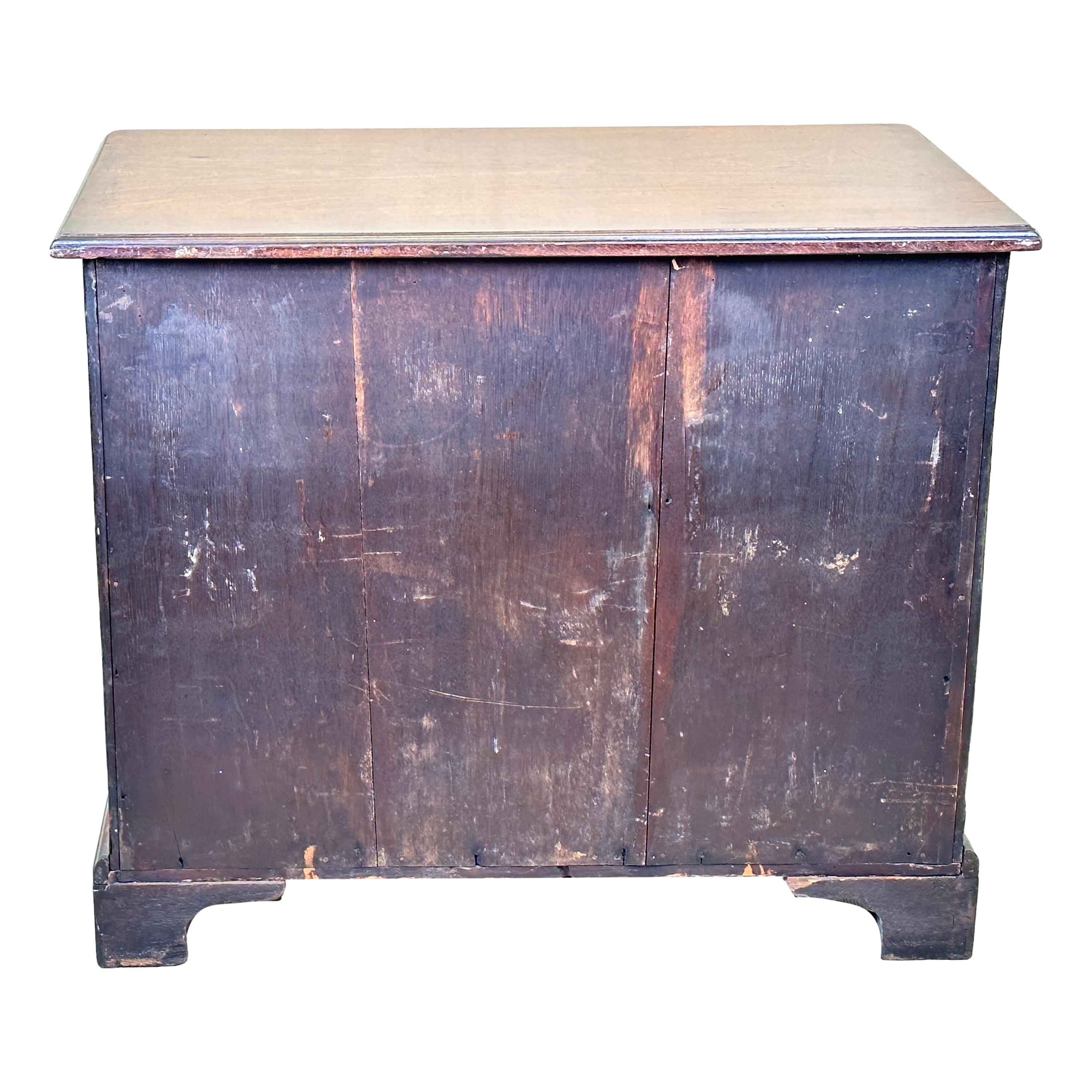 18th Century Mahogany Chest of Drawers For Sale 4