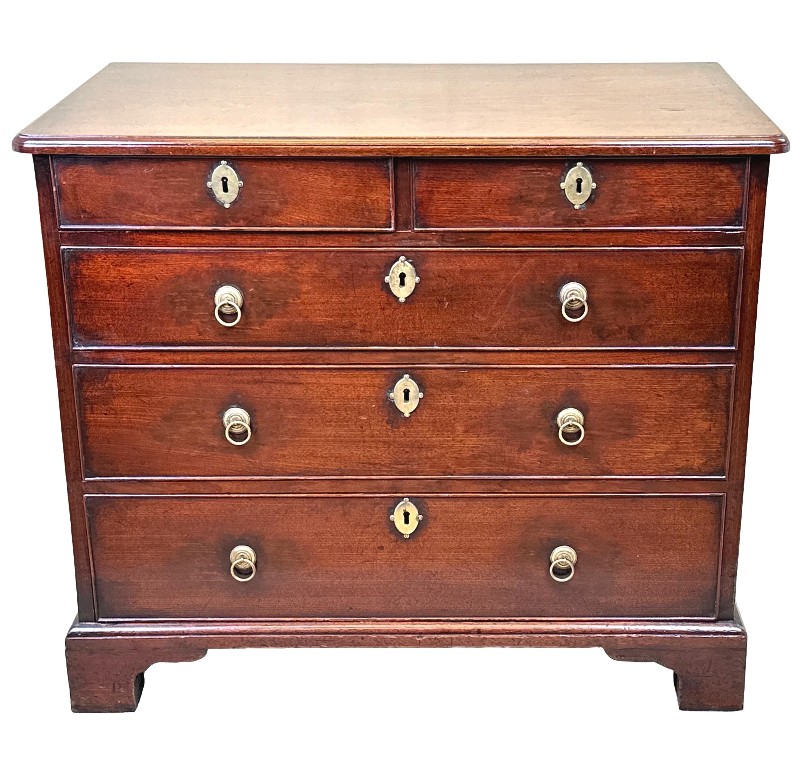 18th Century Mahogany Chest of Drawers For Sale 5