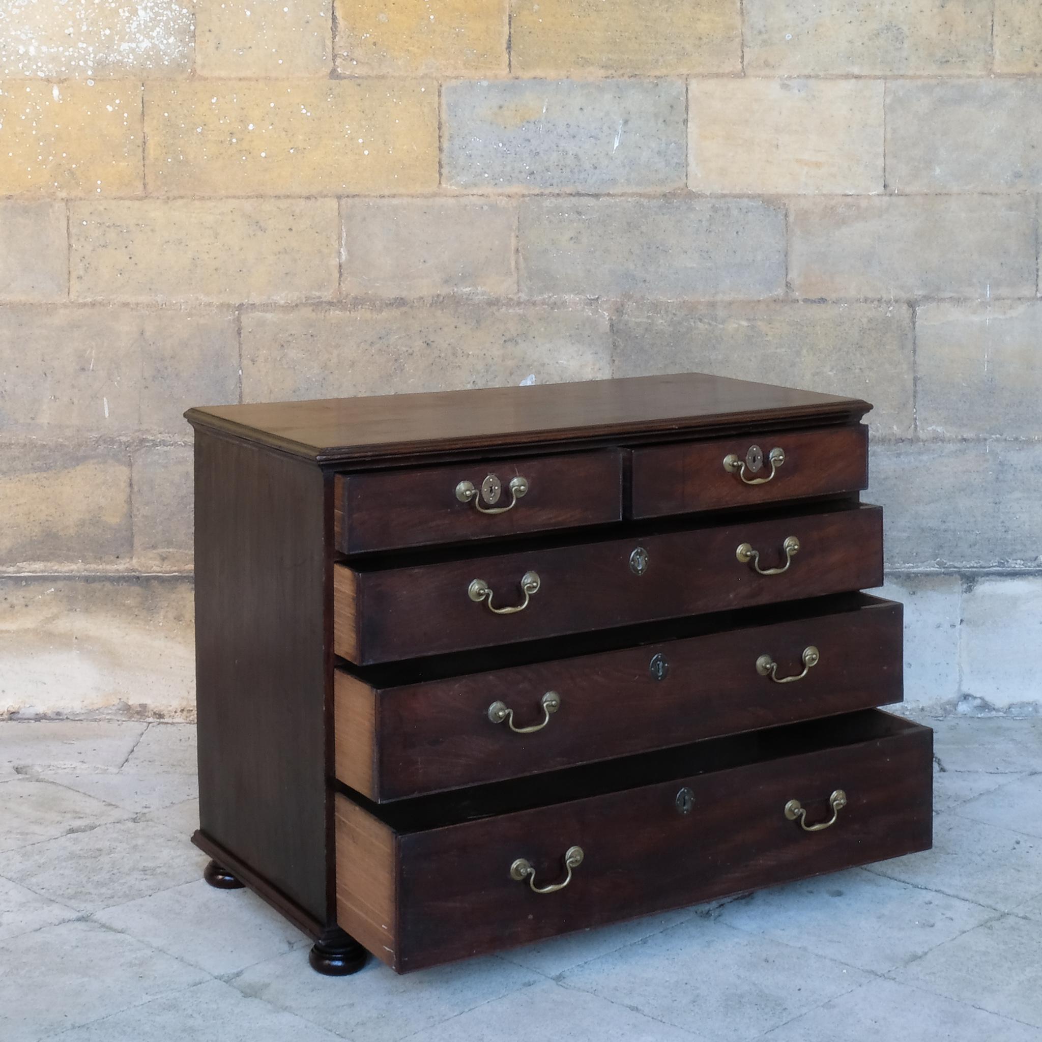 18th Century and Earlier 18th Century Mahogany Chest Of Drawers For Sale