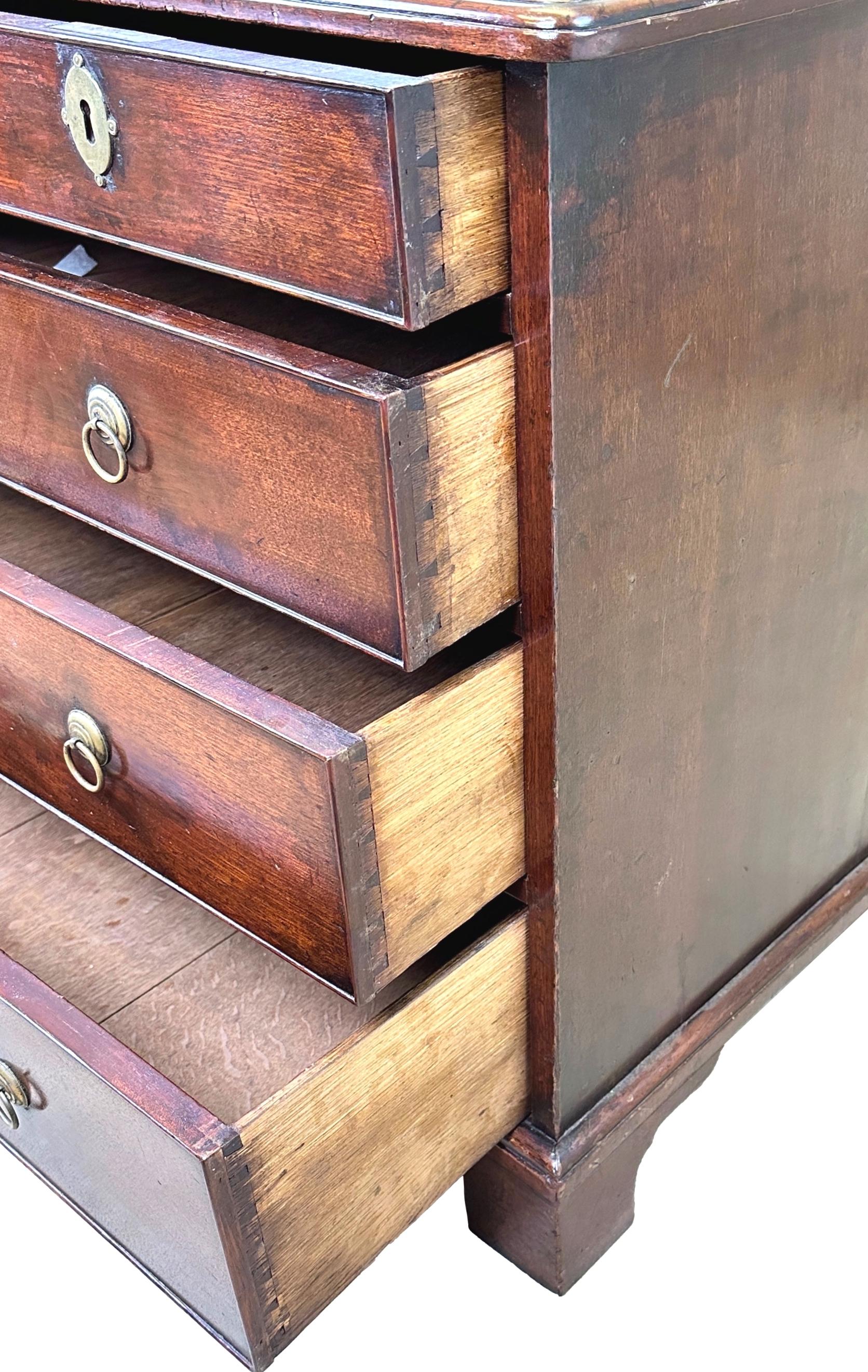 18th Century Mahogany Chest of Drawers In Good Condition For Sale In Bedfordshire, GB