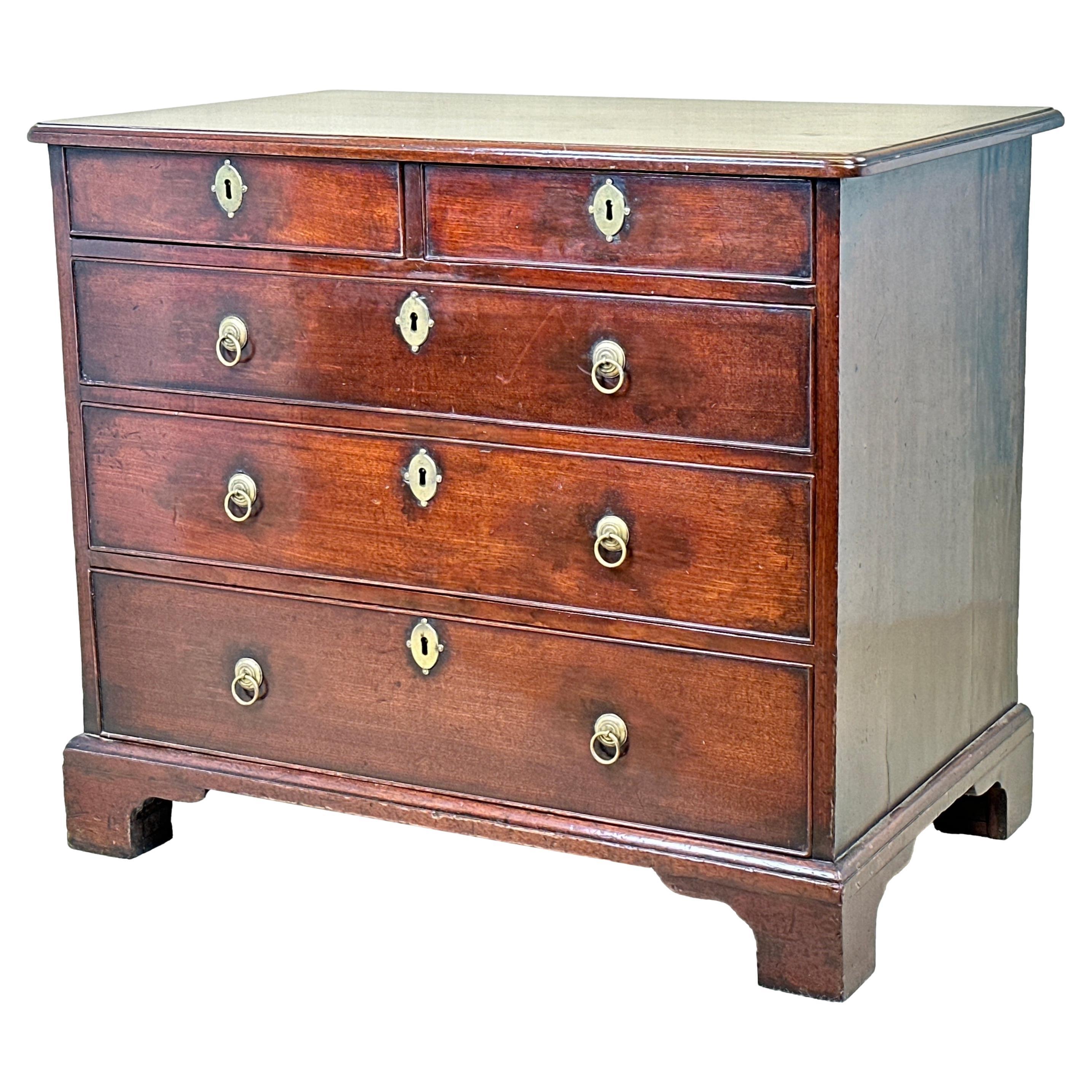 18th Century Mahogany Chest of Drawers For Sale
