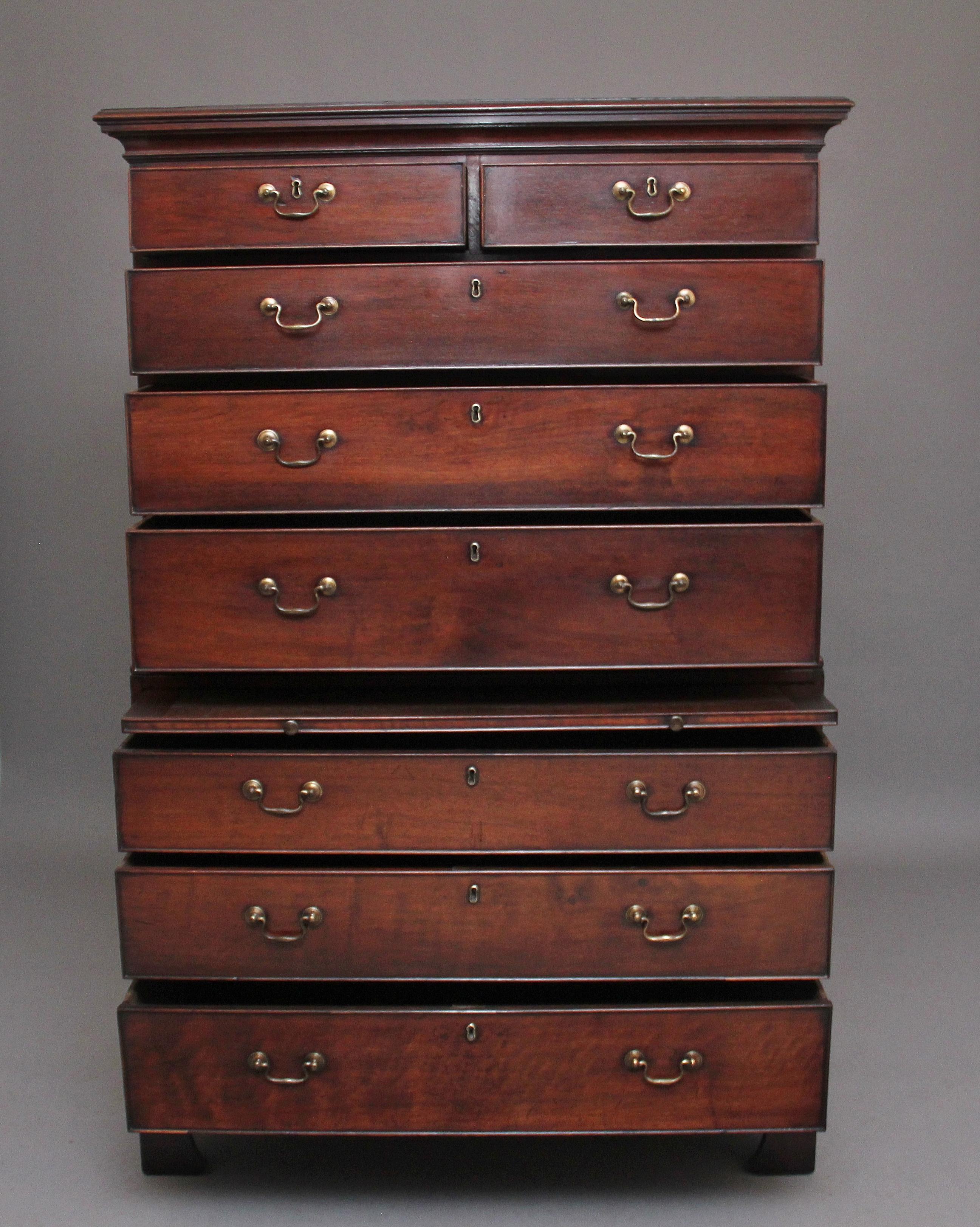 18th Century mahogany chest on chest, having a moulded edge cornice above a selection of eight drawers, two short over six graduated oak lined drawers with the original brass swan neck handles and escutcheons, with a brushing slide at the top of the