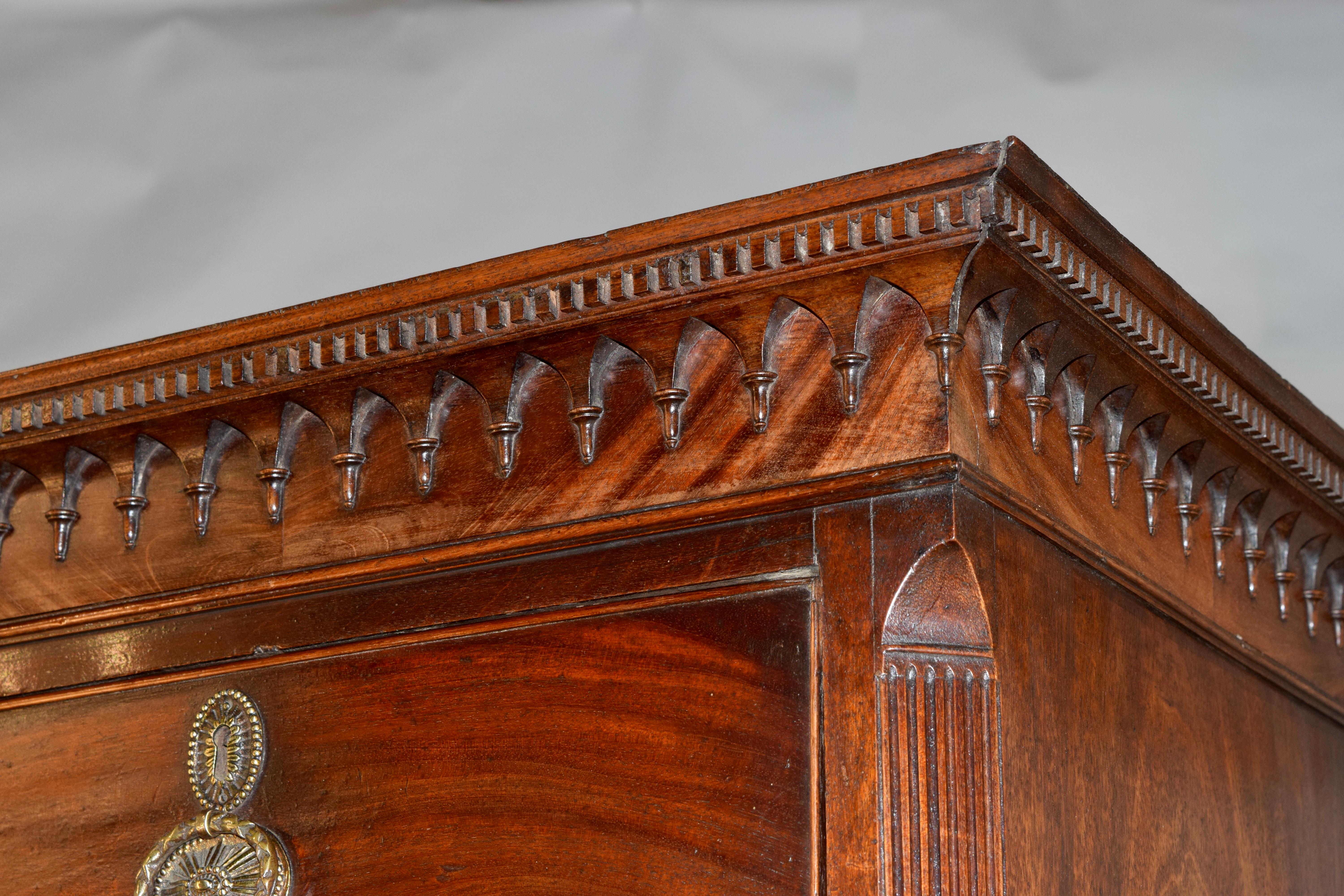 18th Century Mahogany Chest on Chest For Sale 3