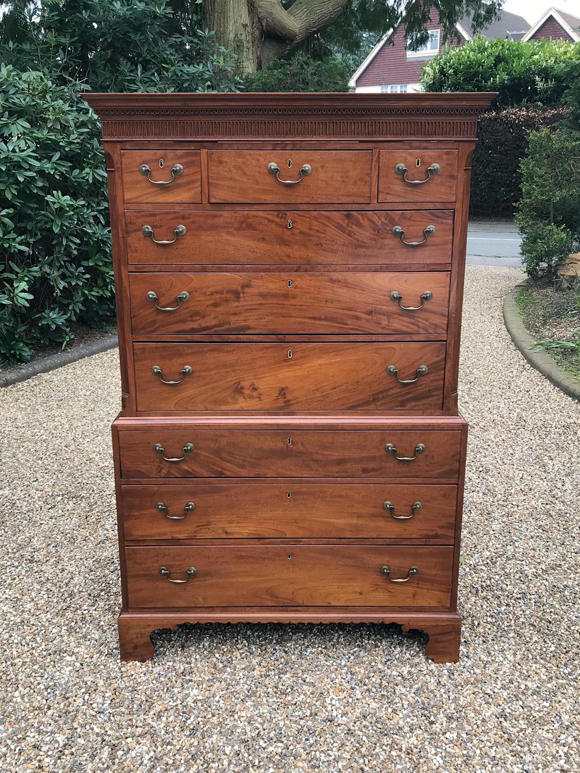 A very high quality 18th century mahogany chest on chest (Tallboy) two short drawers at the top and six long drawers. Original brass swan neck handles and solid oak lined drawers. Comes apart in three separate sections on original bracket