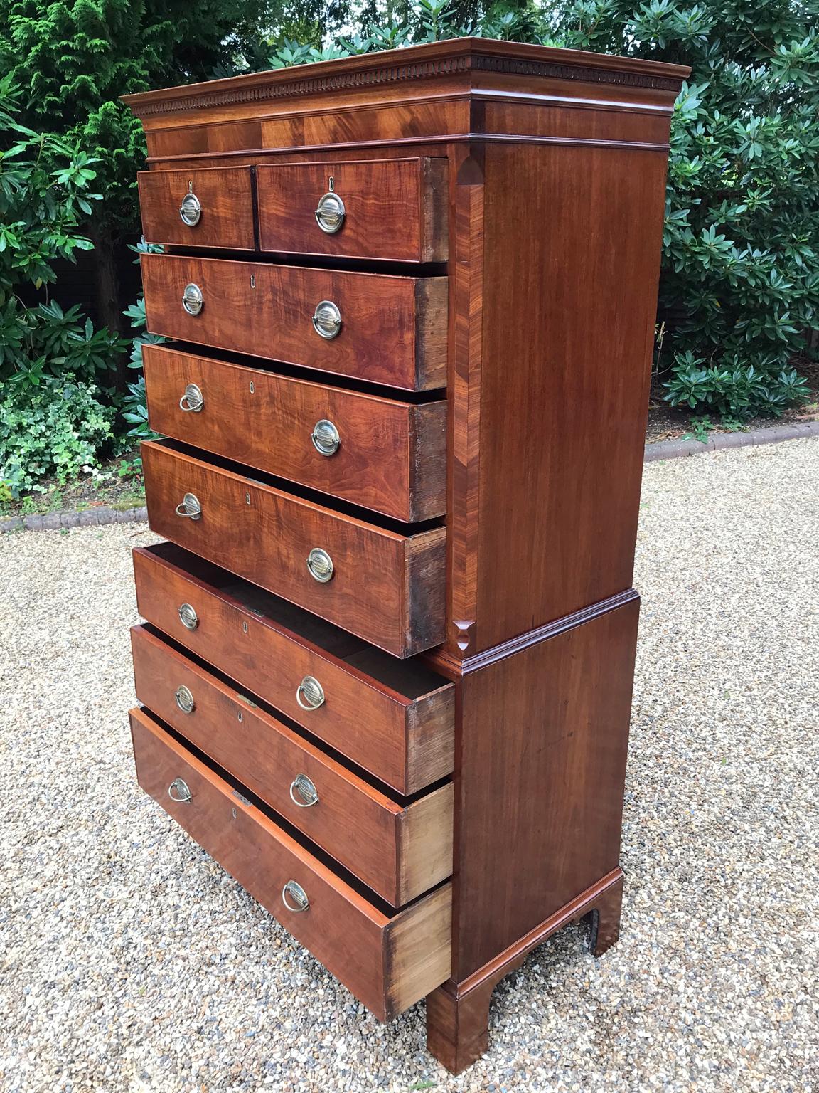 Hand-Crafted 18th Century Mahogany Chest on Chest 'Tallboy' For Sale