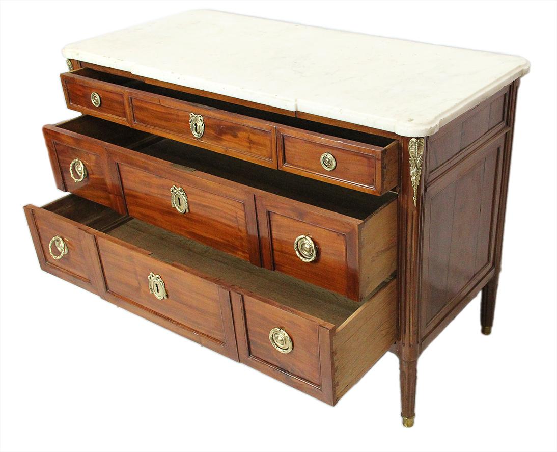 Louis XVI 18th Century Mahogany Chest Stamped Conrad Mauter with White Veined Marble Top For Sale