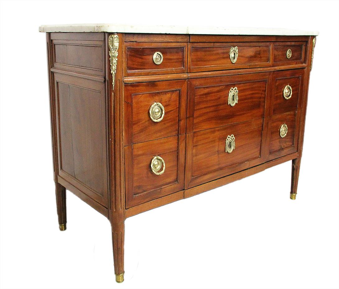 18th Century and Earlier 18th Century Mahogany Chest Stamped Conrad Mauter with White Veined Marble Top For Sale