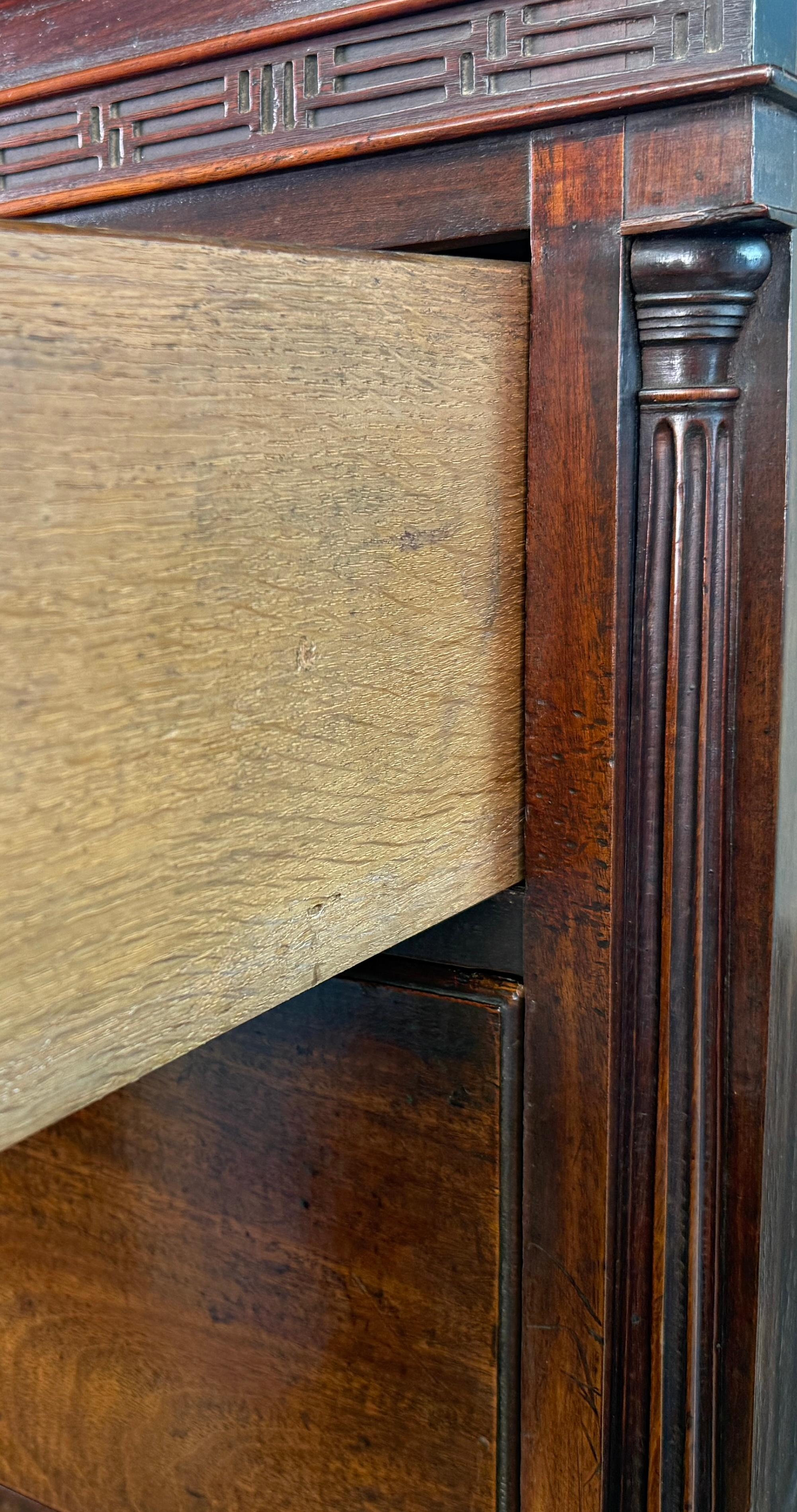 18th Century Mahogany Chippendale Chest On Chest en venta 4