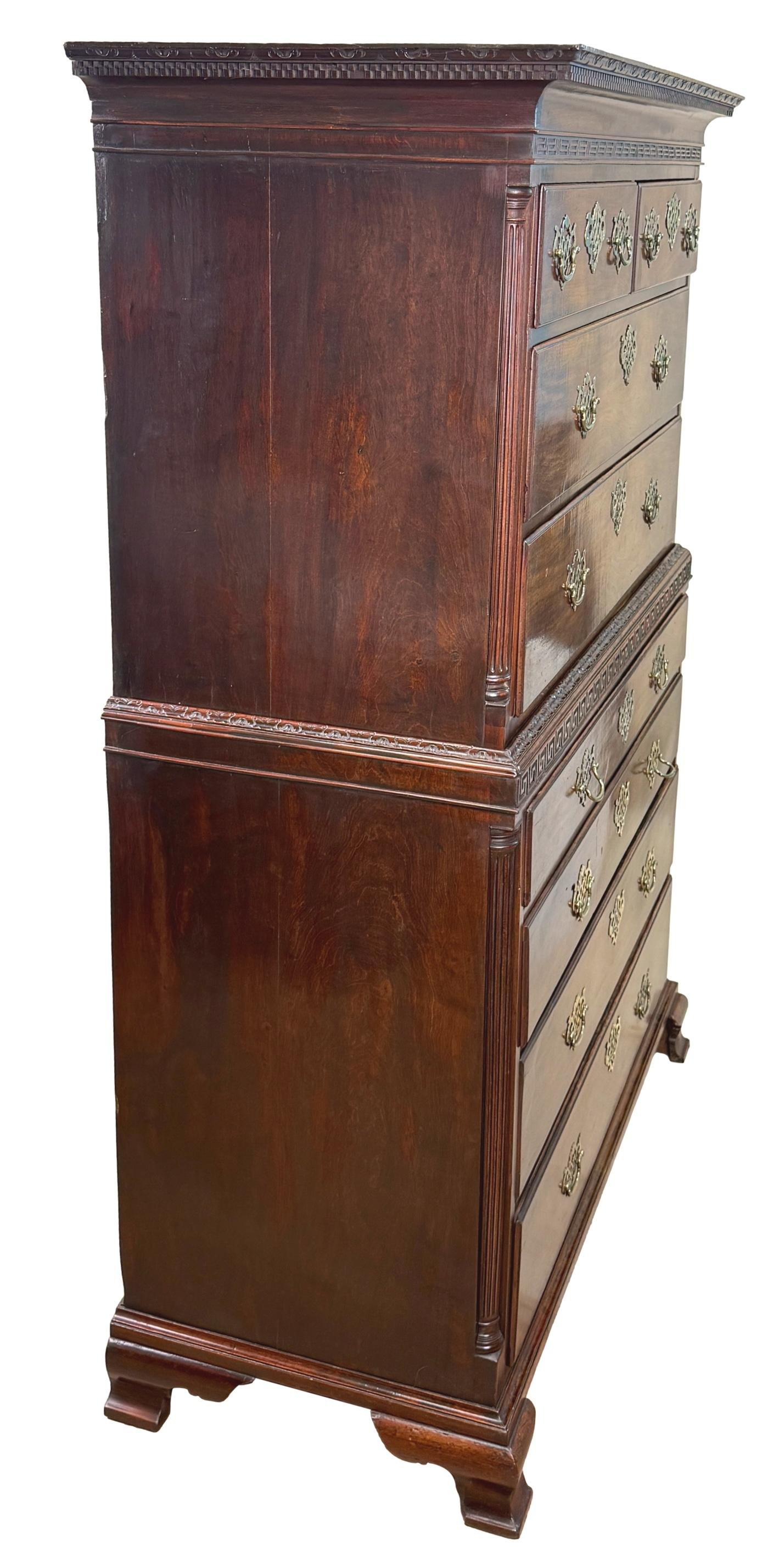 18th Century Mahogany Chippendale Chest On Chest siglo XVIII en venta