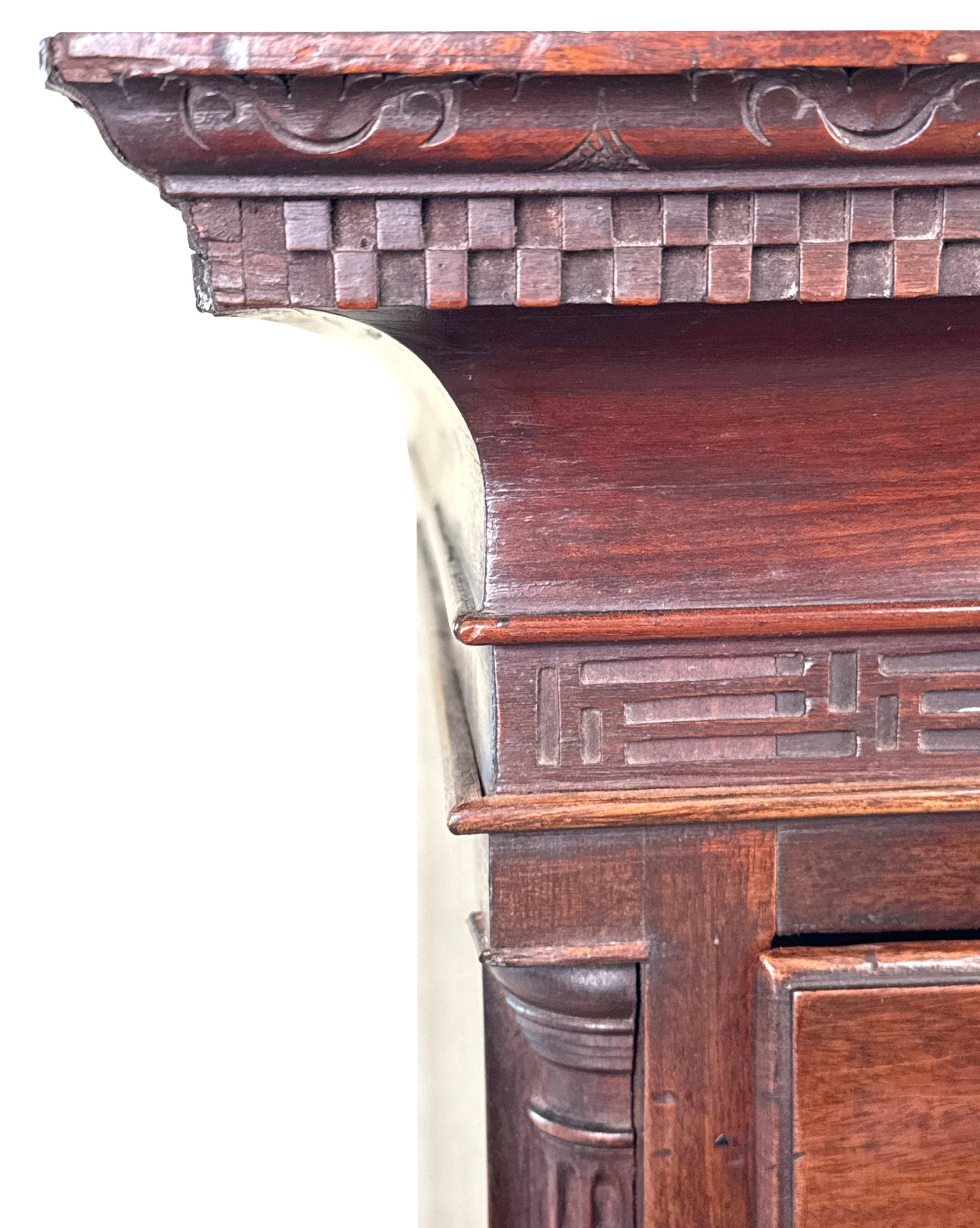 18th Century Mahogany Chippendale Chest On Chest en venta 1