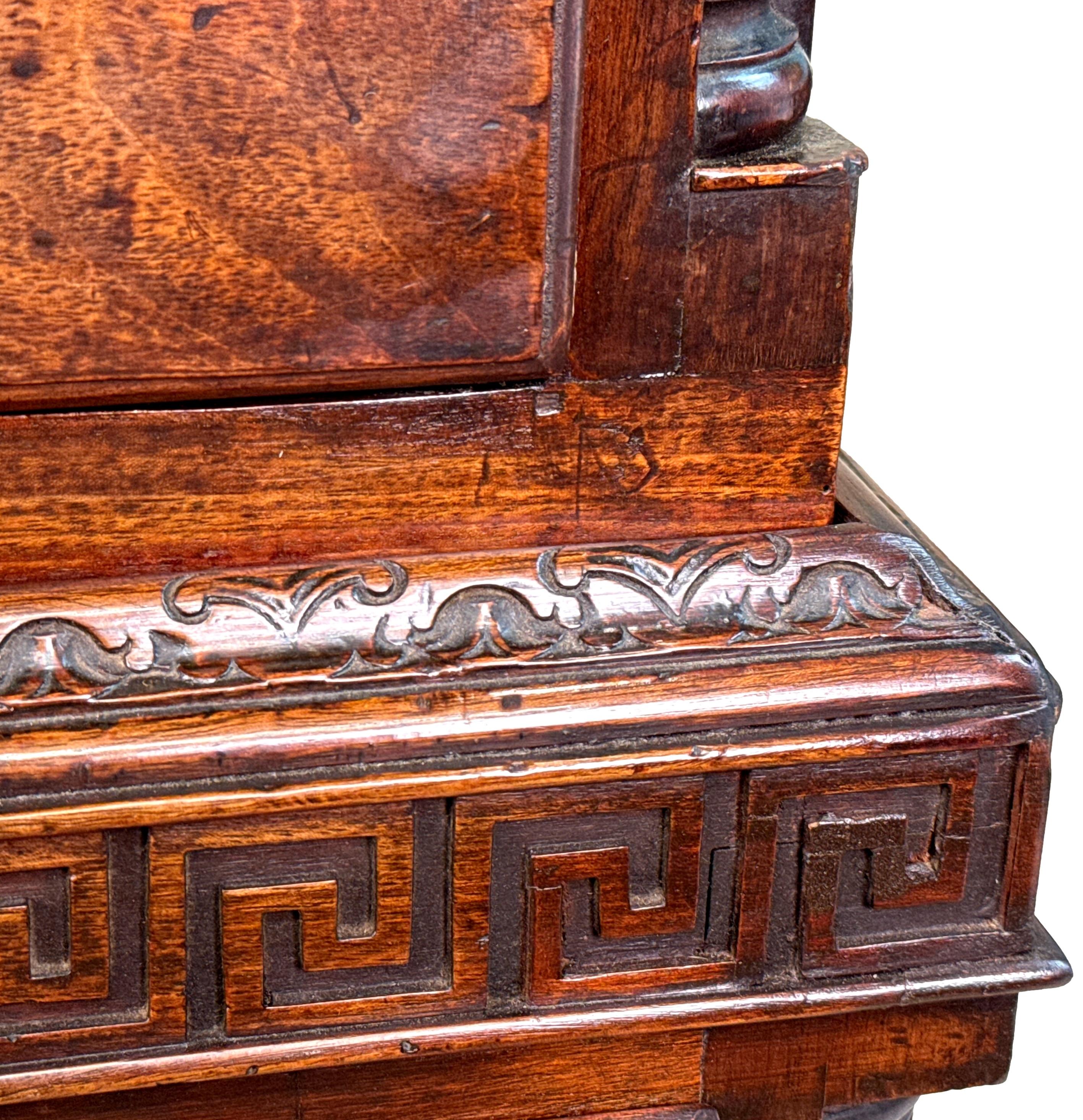 18th Century Mahogany Chippendale Chest On Chest en venta 3