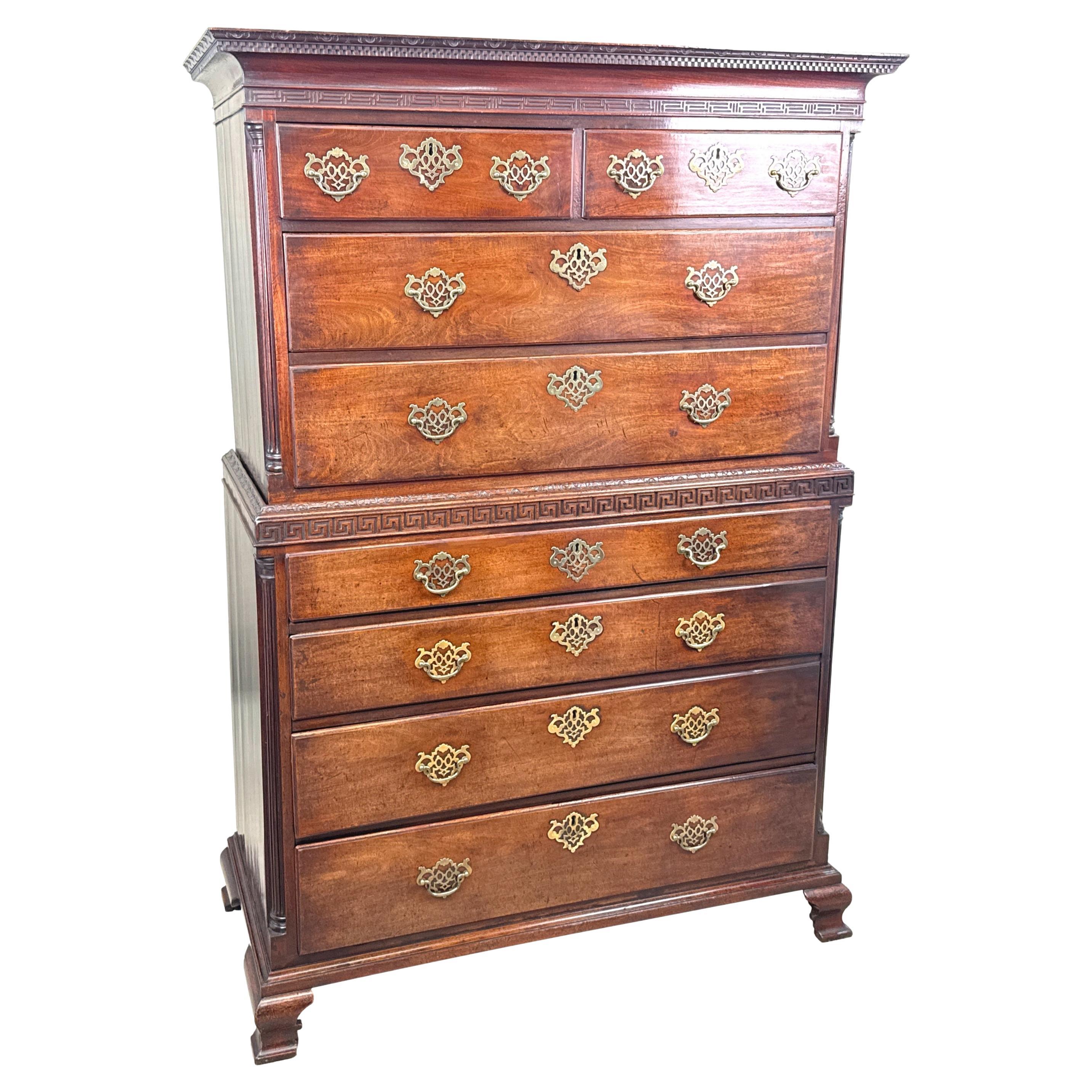 18th Century Mahogany Chippendale Chest On Chest en venta