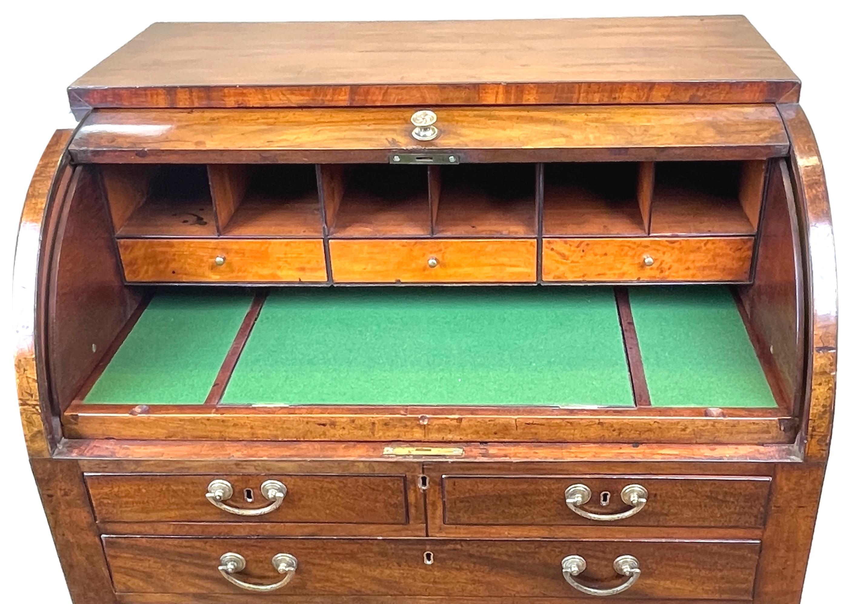 18th Century Mahogany Cylinder Desk For Sale 1