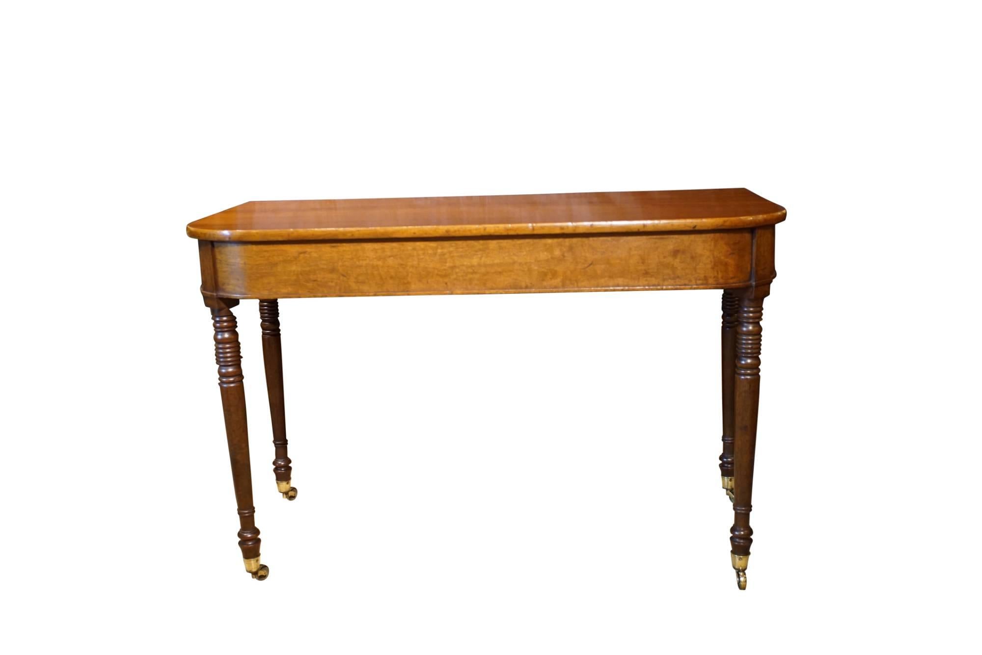18th Century Mahogany Drop-Leaf Dining Table In Good Condition In Salisbury, GB