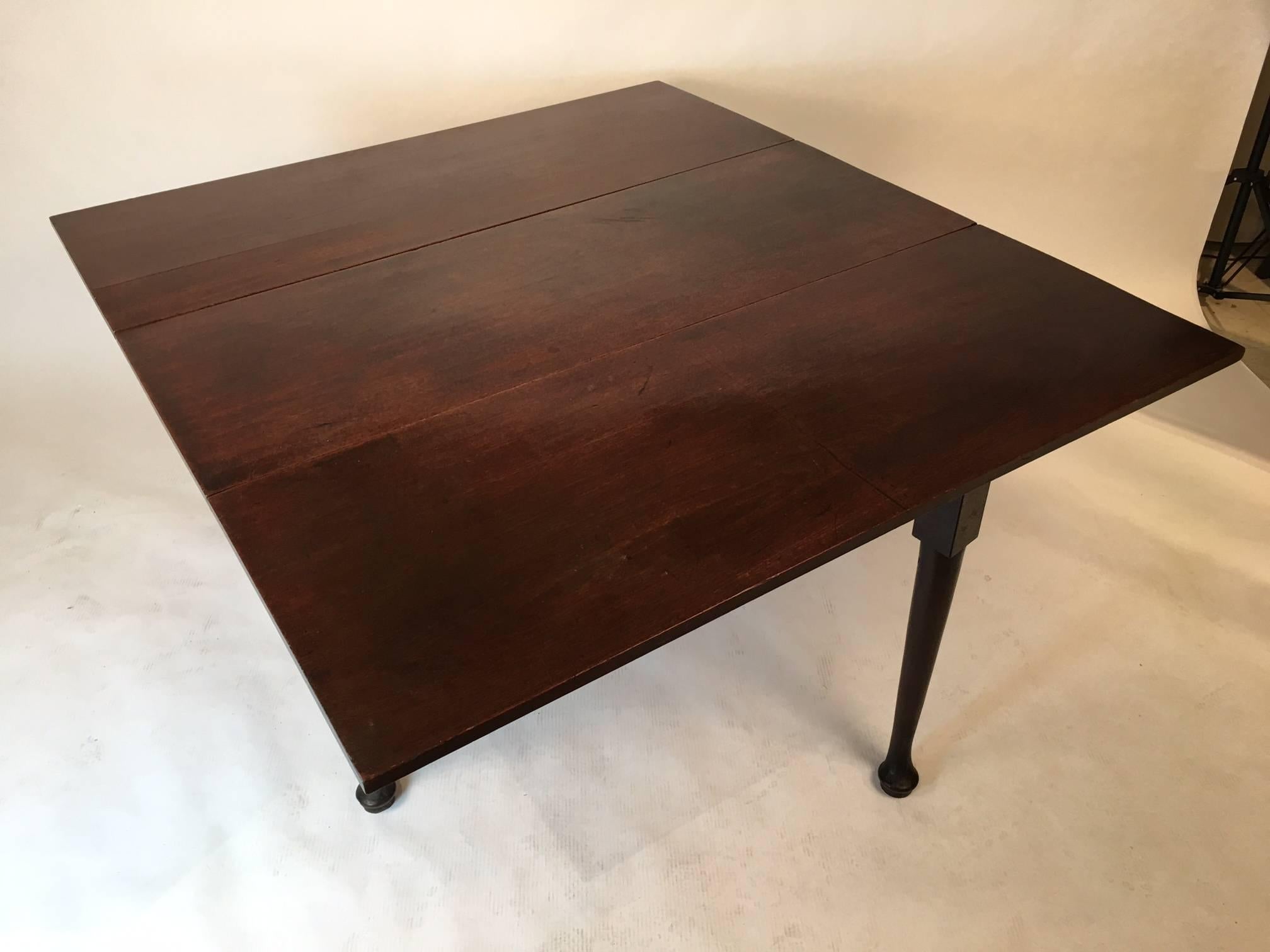 American Colonial 18th Century Mahogany Drop-Leaf Table