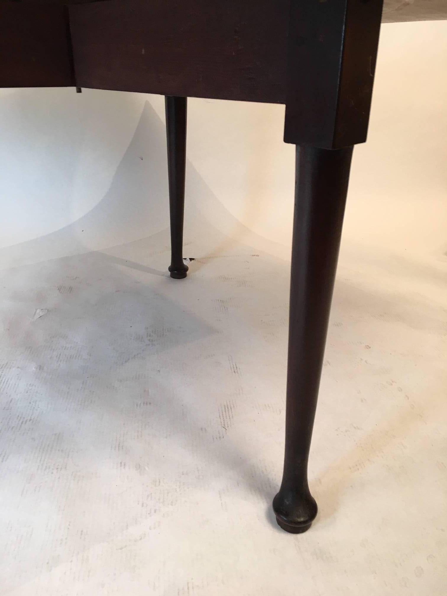 18th Century Mahogany Drop-Leaf Table In Excellent Condition In Hudson, NY