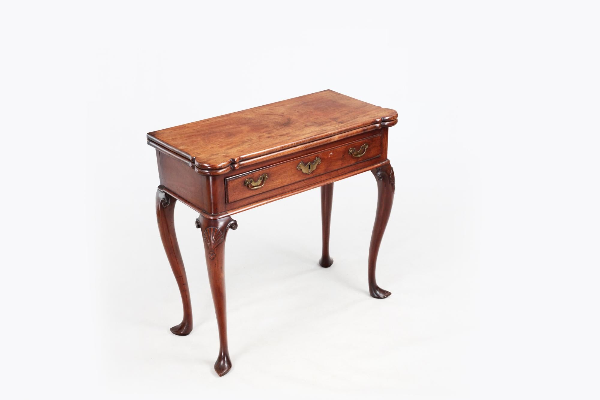 Georgian 18th Century Mahogany Fold-Over Tea Table For Sale