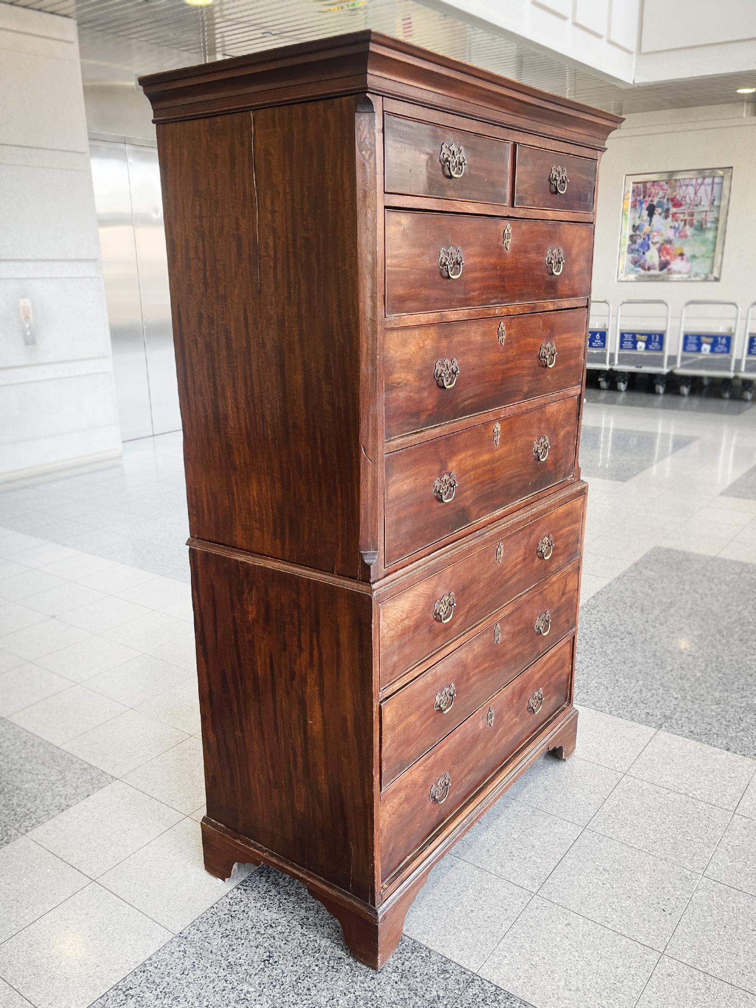 Inglese Cassettiera George II in mogano del XVIII secolo in vendita