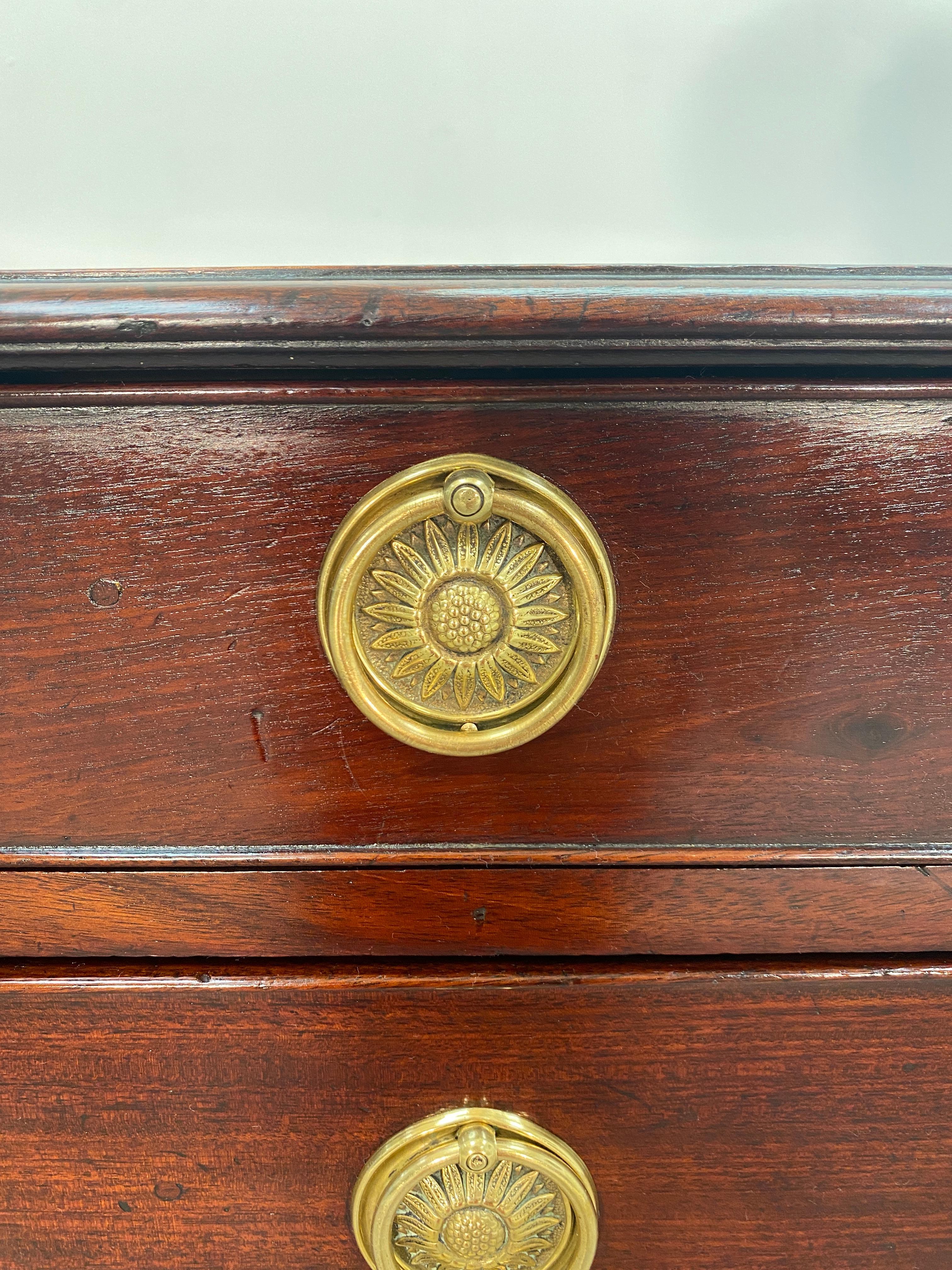 18th Century Mahogany George III Chest of Drawers In Good Condition In Nashville, TN